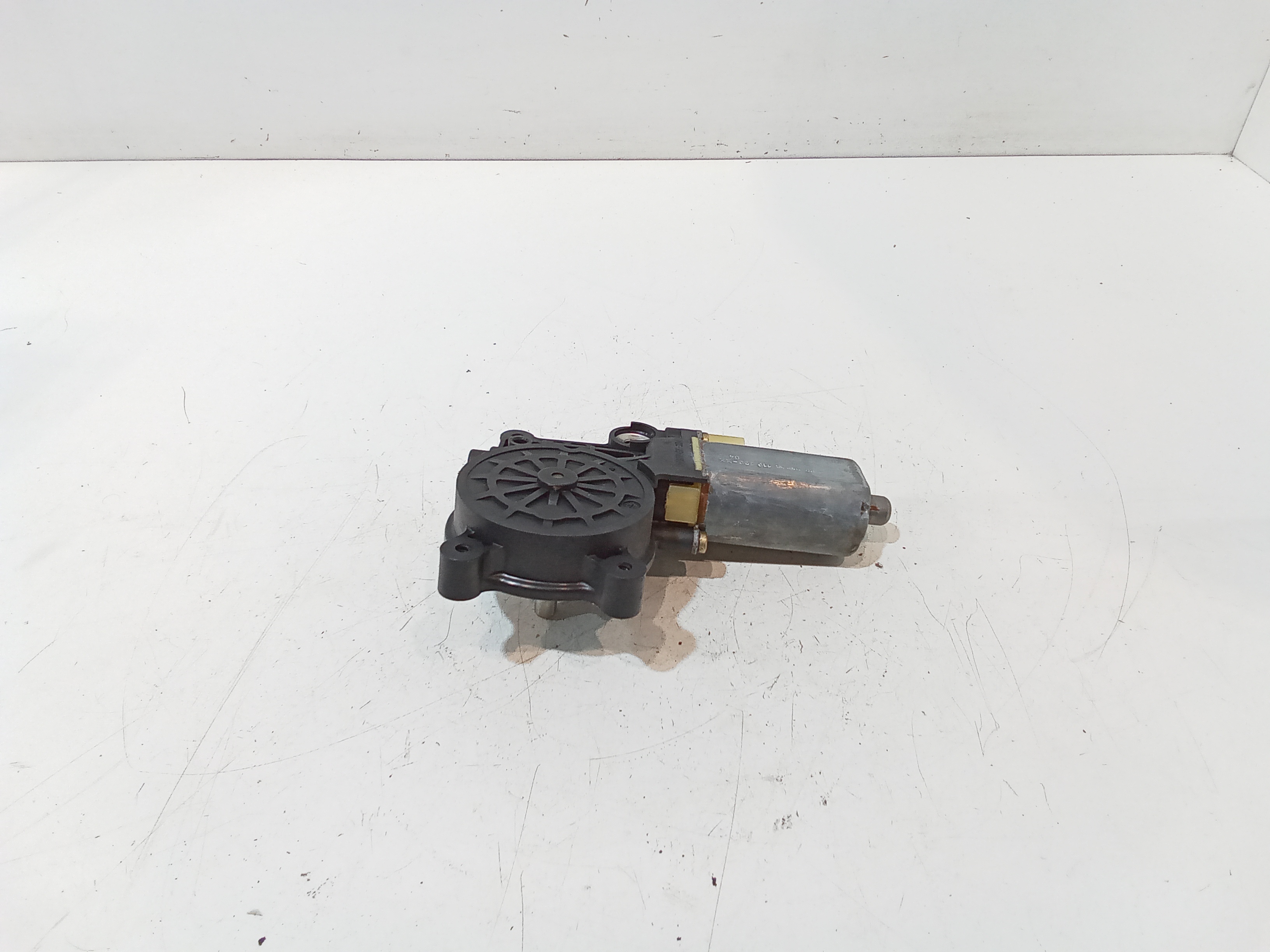 Motorino Alzacristallo Porta Ant. Destro Q0002684V004000000 Usato