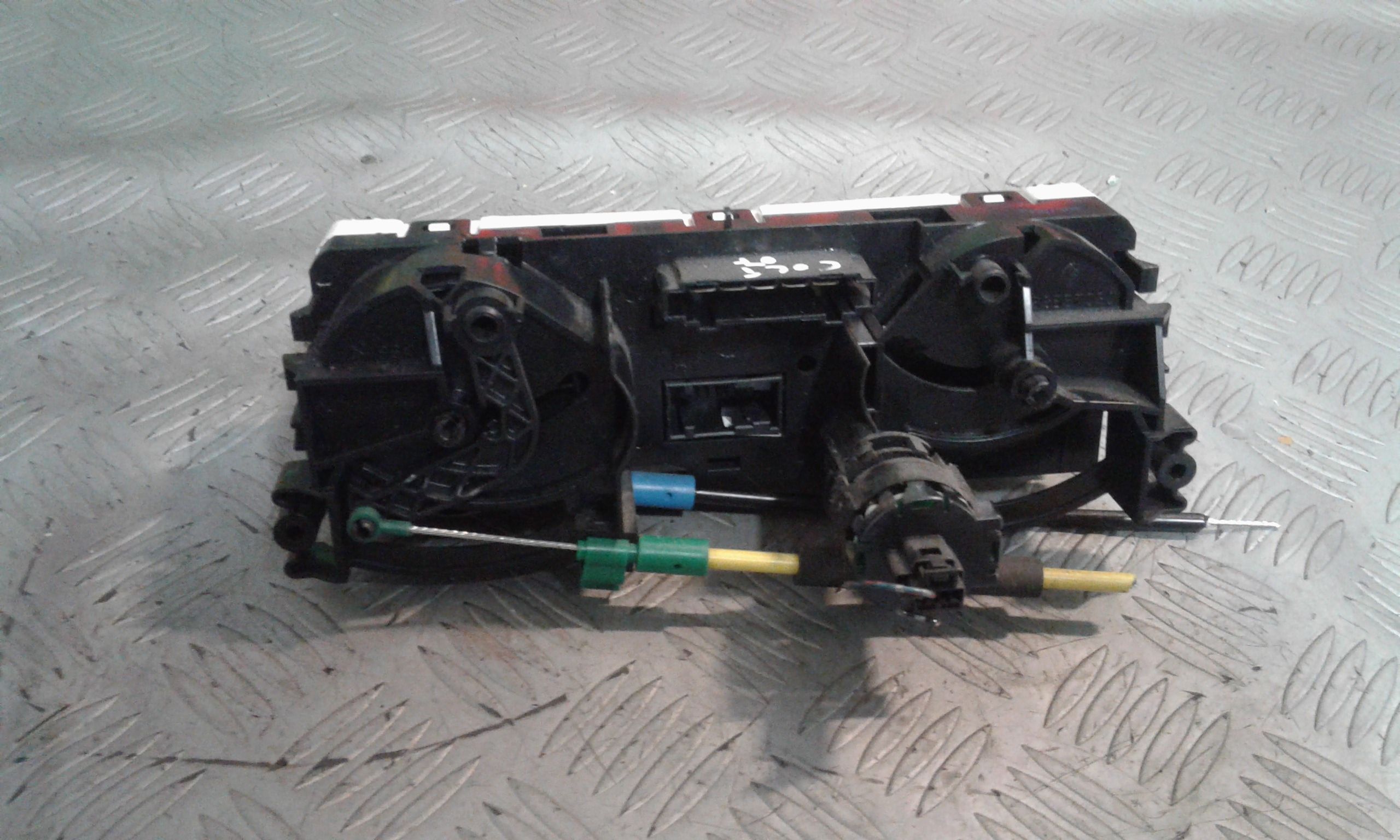 Blocco Comando Climatizzazione 7820A257 Usato