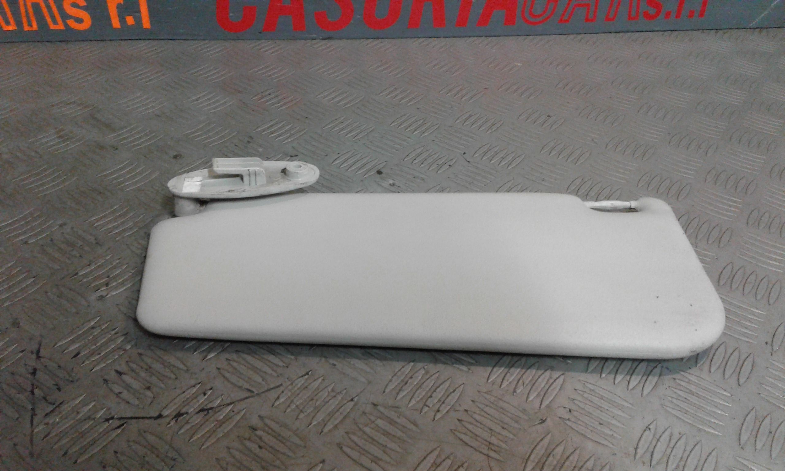 Aletta Parasole Parabrezza Destro 735338206 Usato