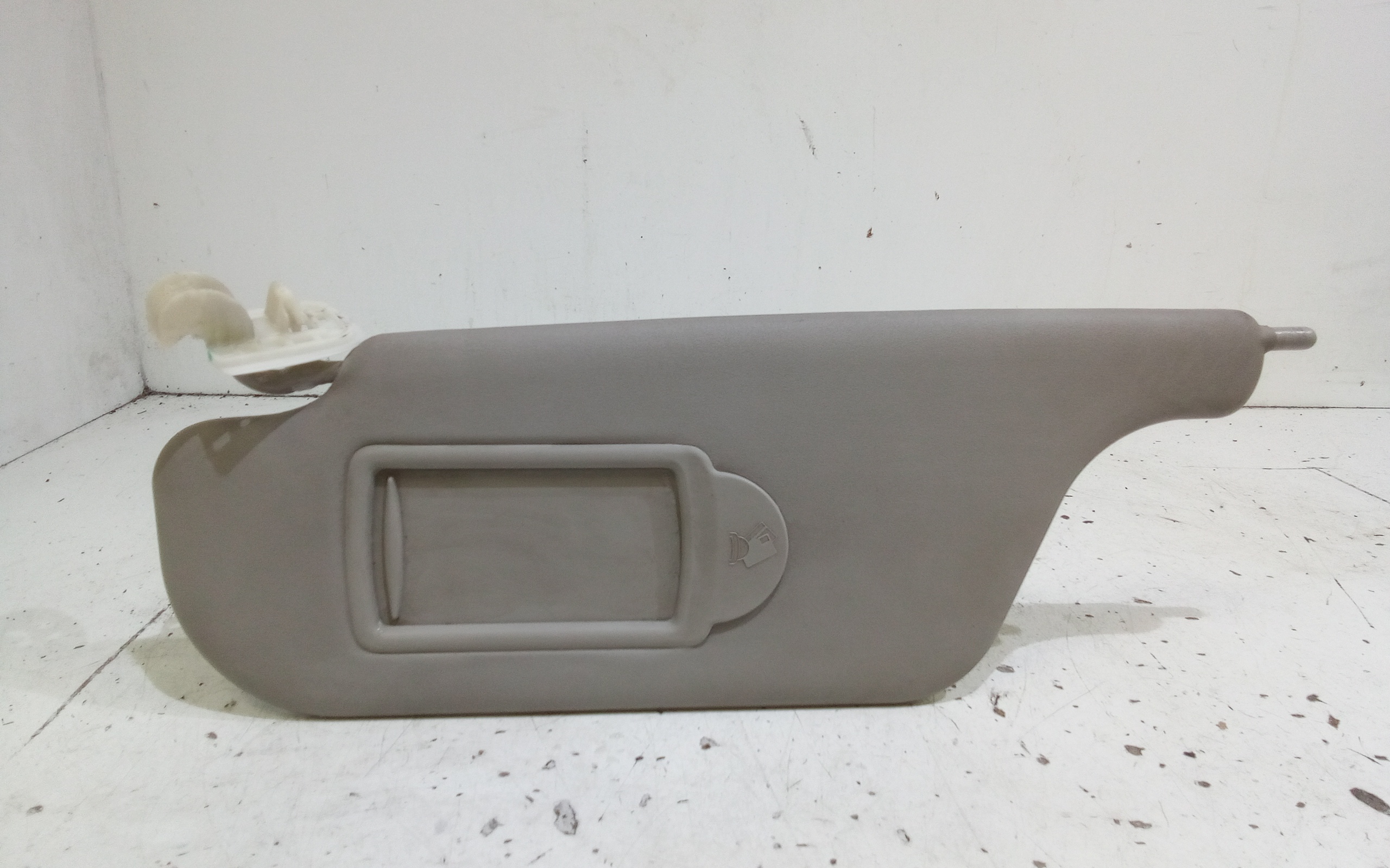 Aletta Parasole Parabrezza Sinistro 8200294234 Usato