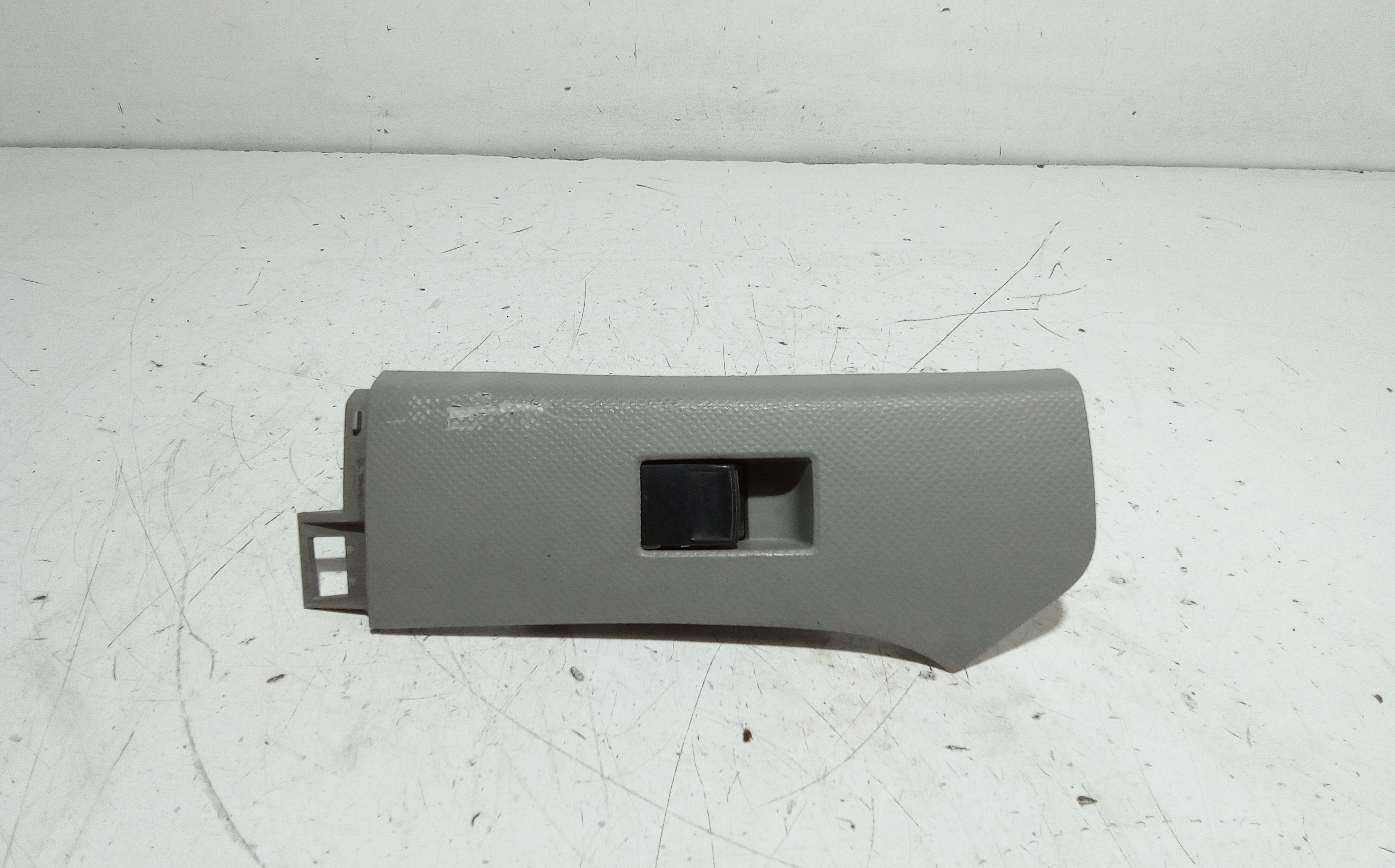 Interruttore Alzacristalli Porta Ant. Destro Usato