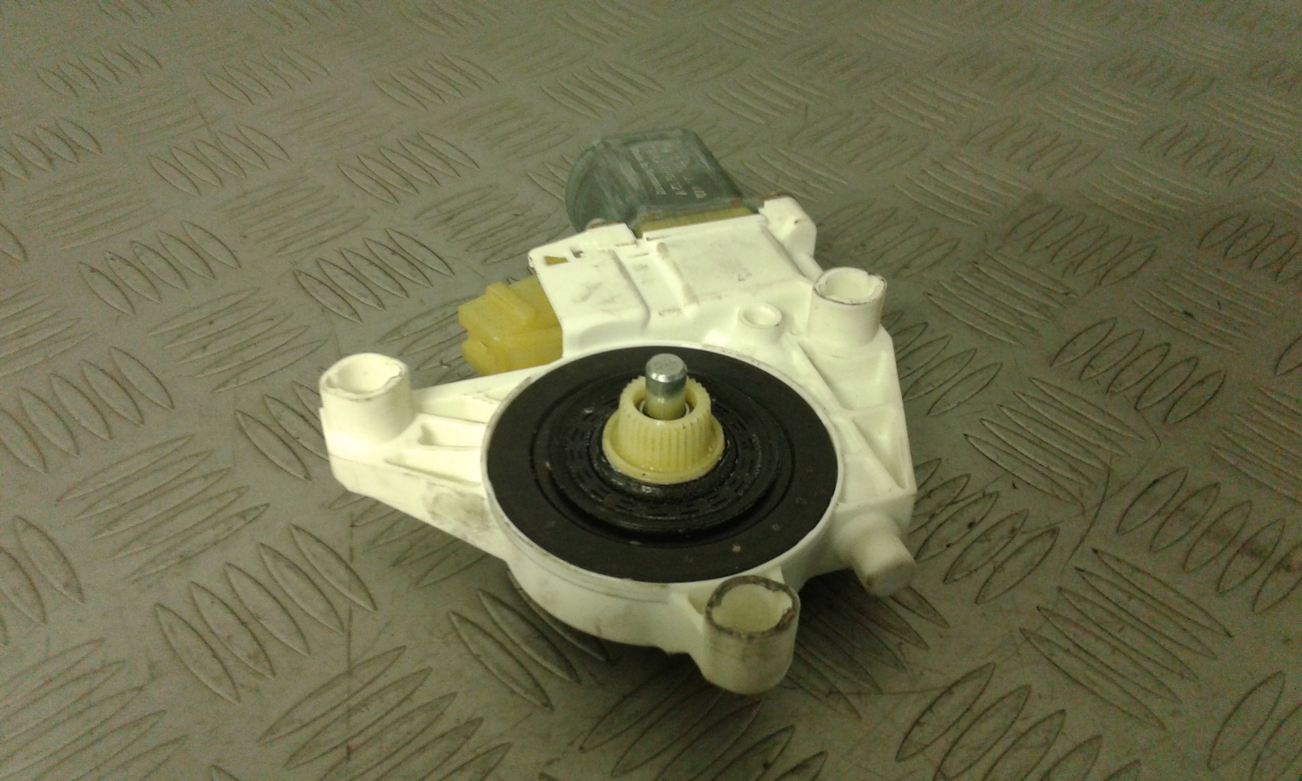 Motorino Alzacristallo Porta Ant. Destro A2048200242 Usato