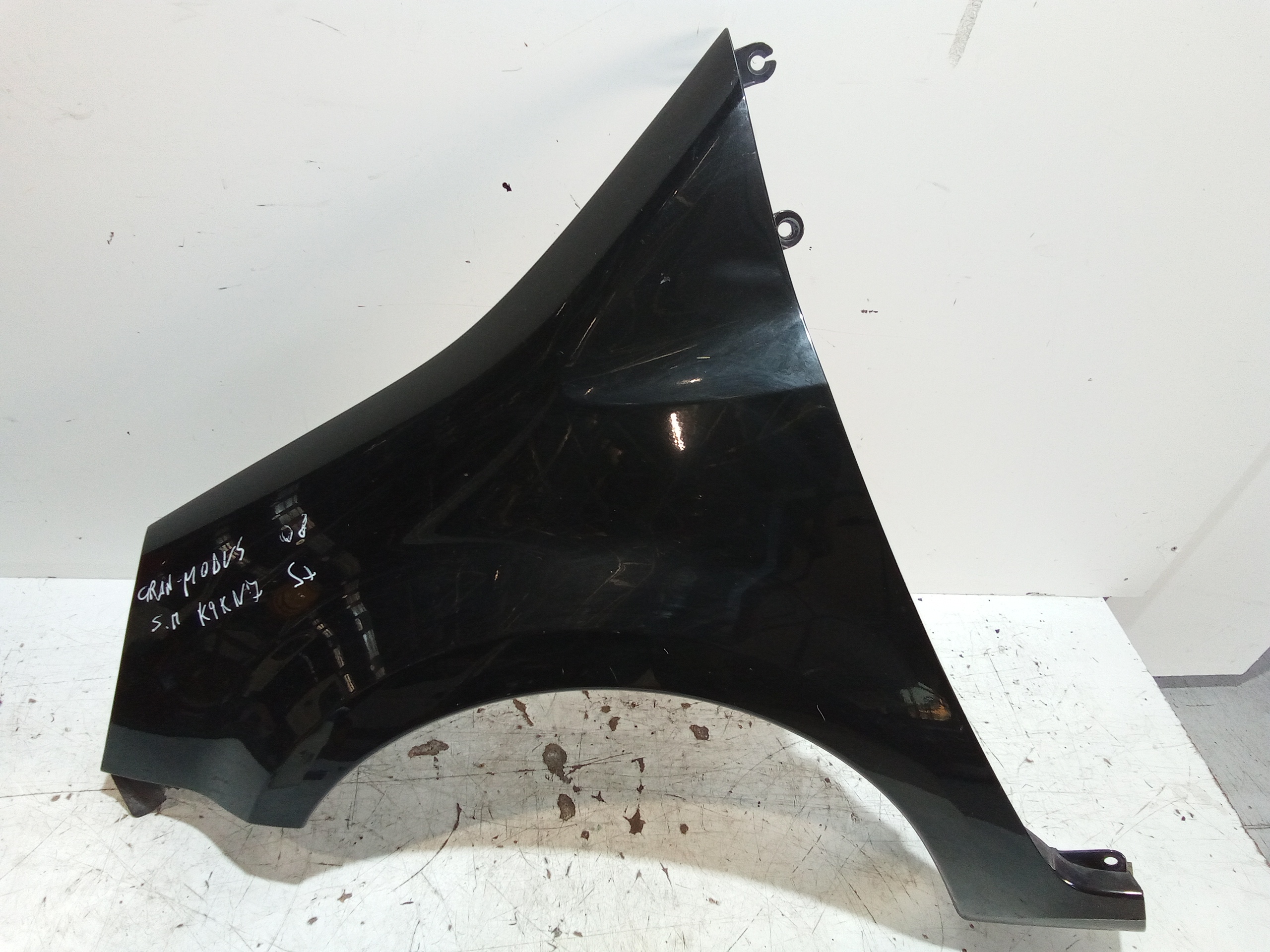 Parafango Ant. Sinistro 631019020R Usato