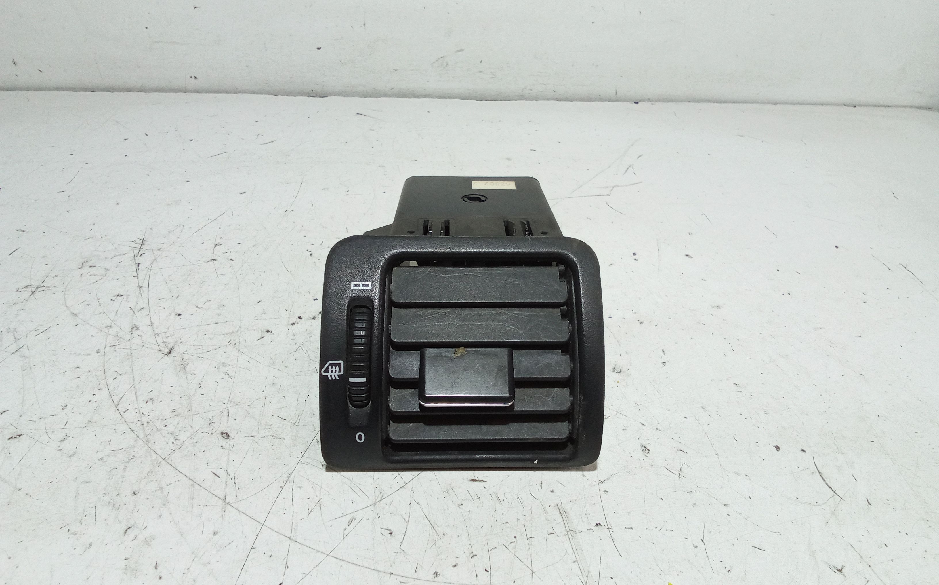 Condotto Aria Bocchette Lat. Cruscotto Destro A1638300244 Usato