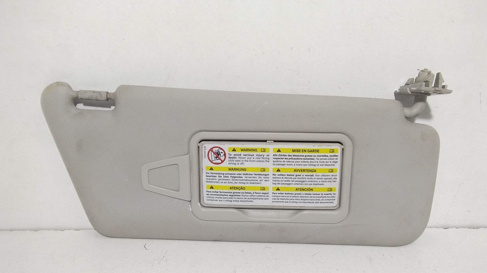 Aletta Parasole Parabrezza Destro A16981002107H48 Usato