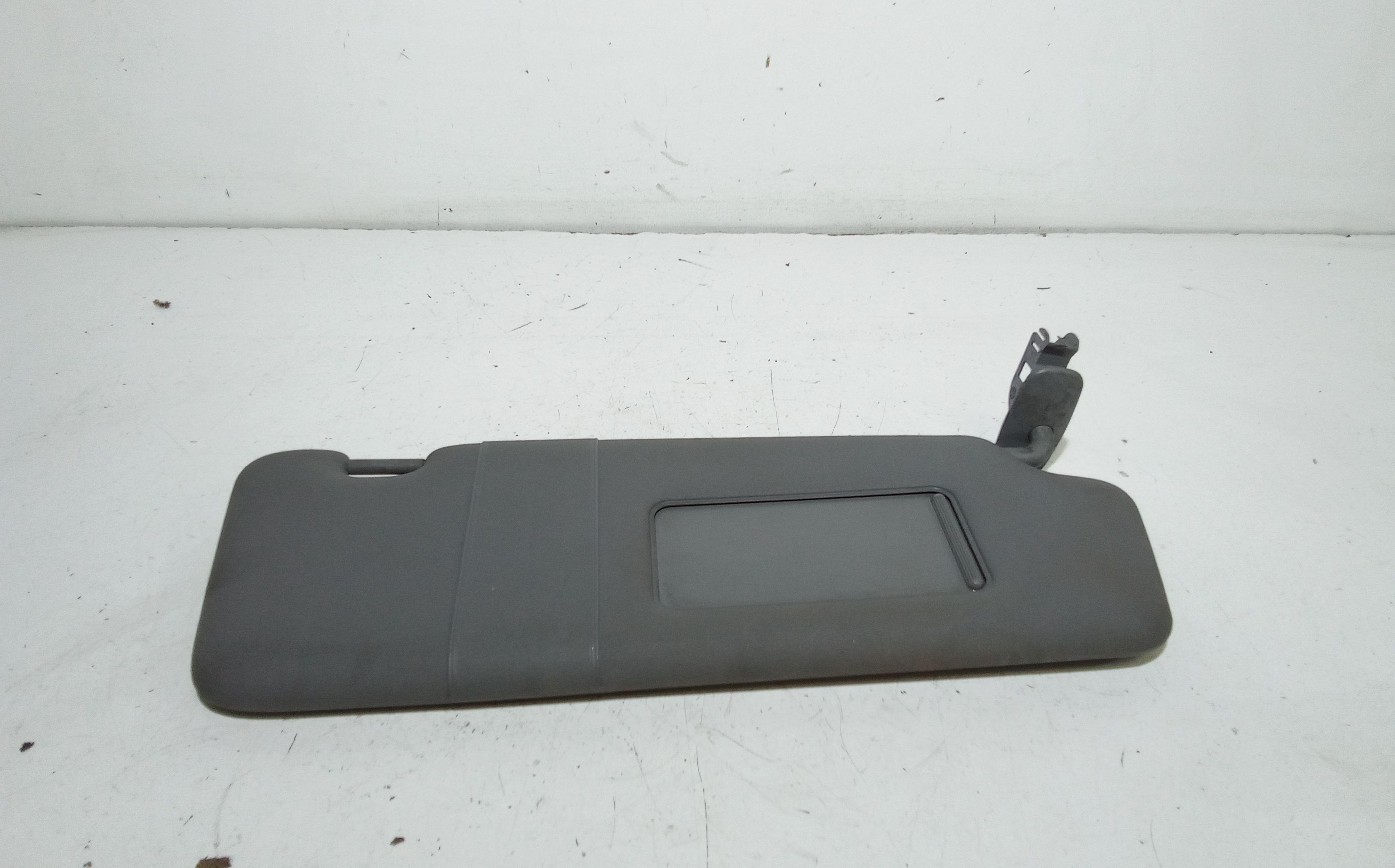 Aletta Parasole Parabrezza Destro 8E08575521X5 Usato