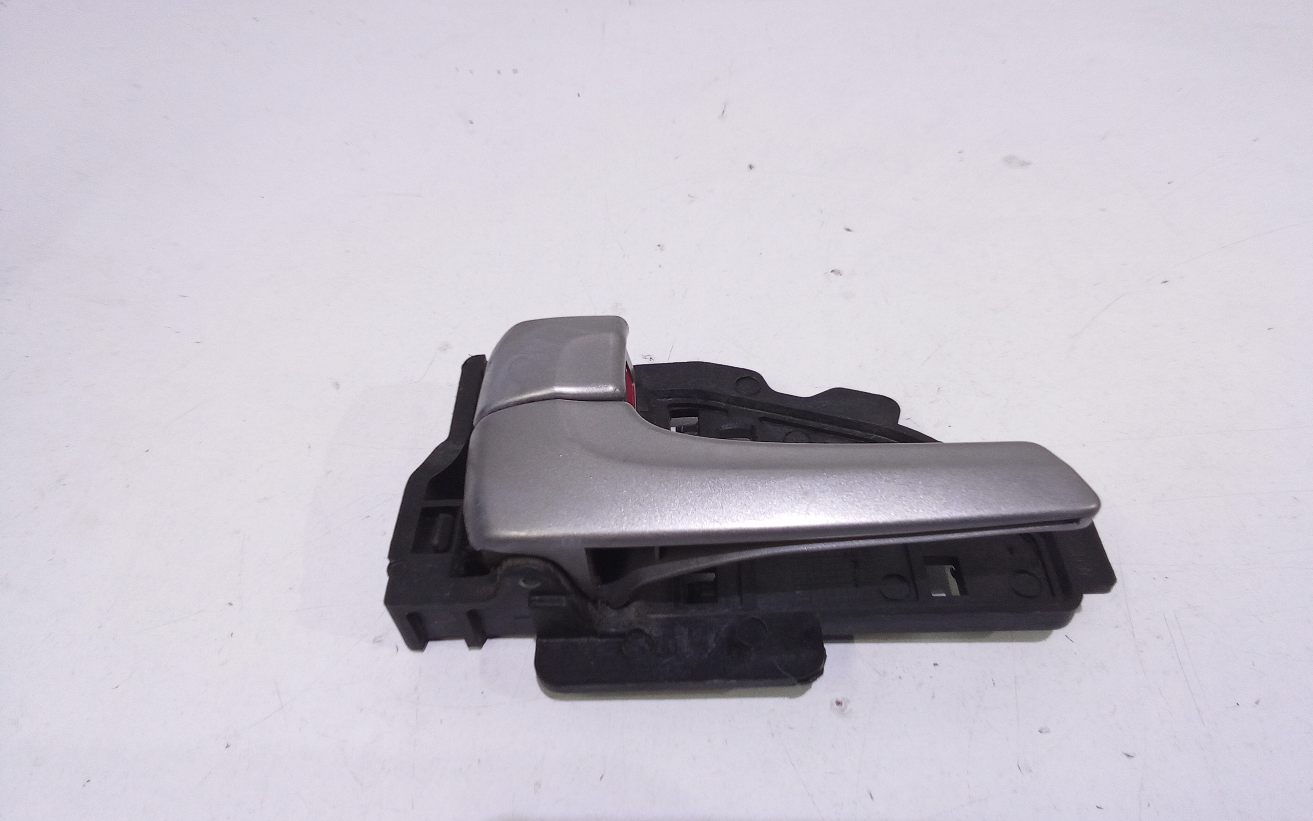 Maniglia Int. Apertura Porta Ant. Sinistro 826102S010CR Usato