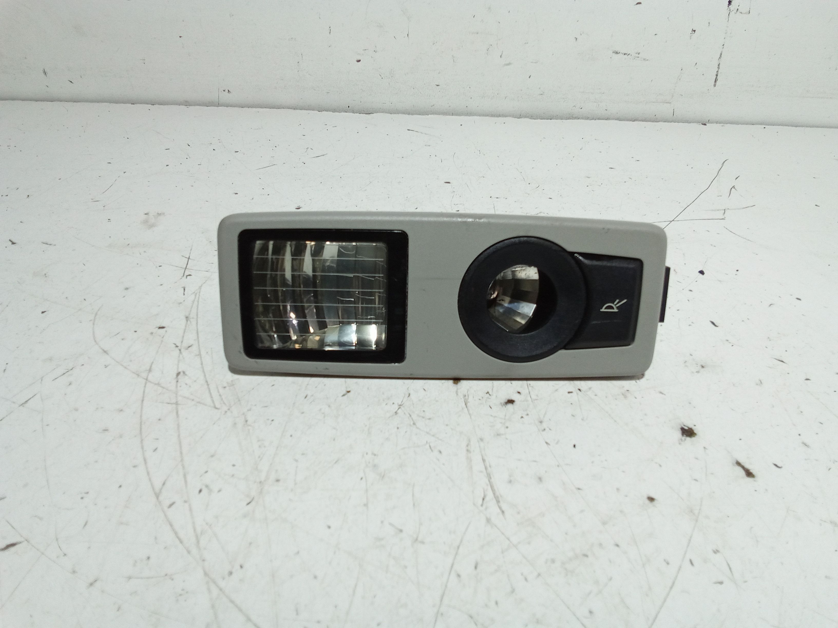 Luce Cortesia Centr. Tetto Usato