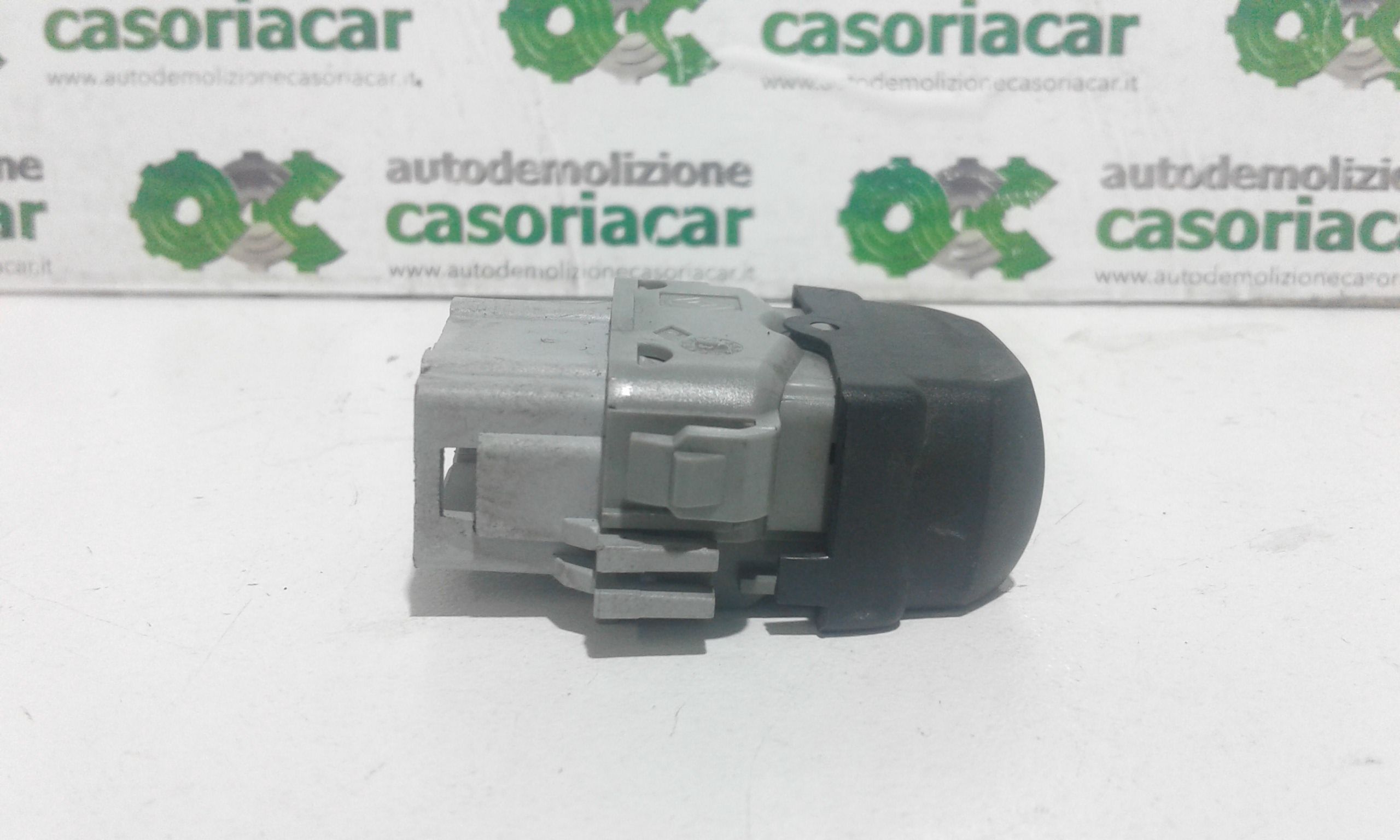 Interruttore Alzacristalli Porta Ant. Destro 8200170758 Usato