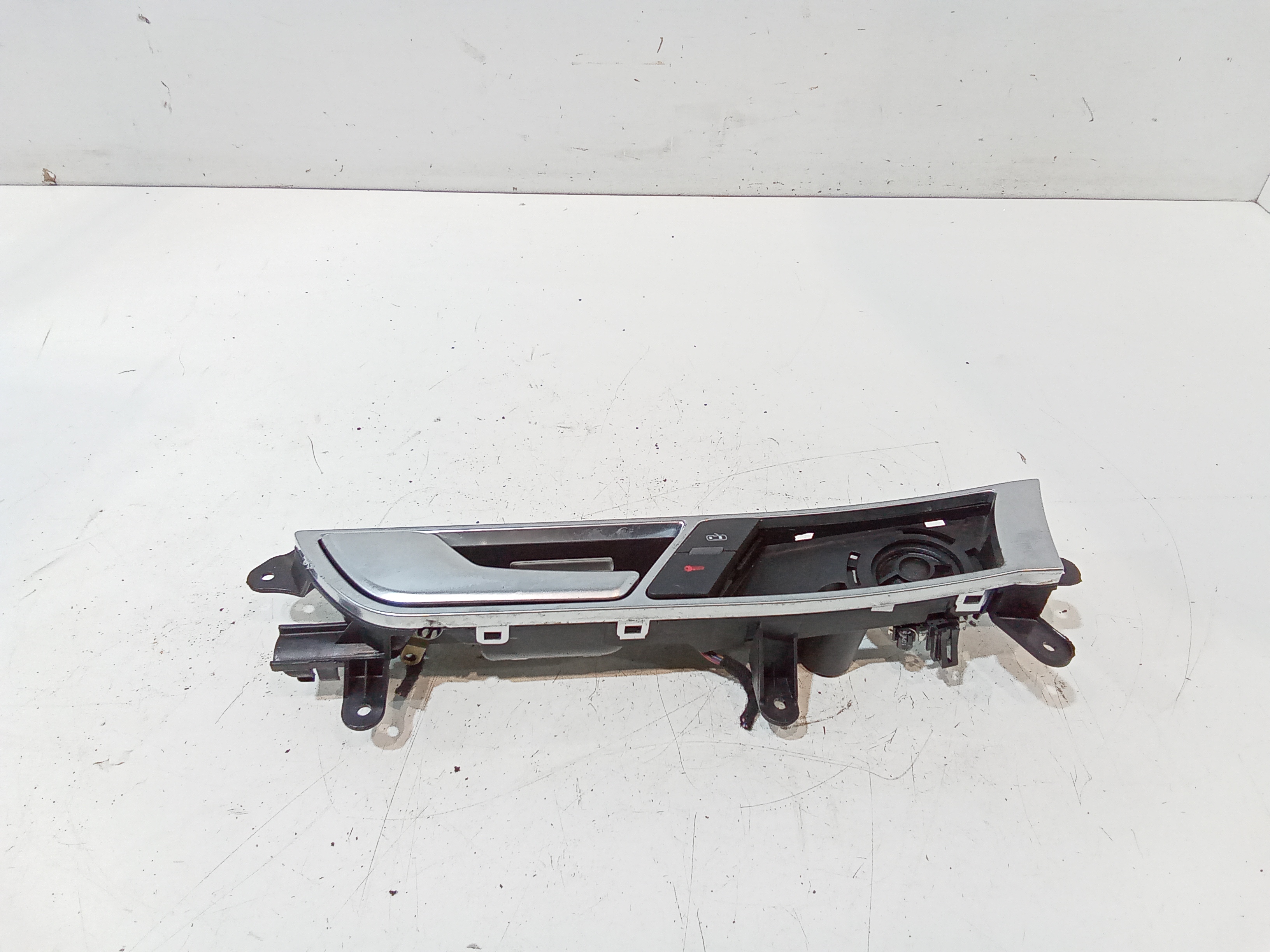 Maniglia Int. Apertura Porta Ant. Sinistro 4F0837019C Usato