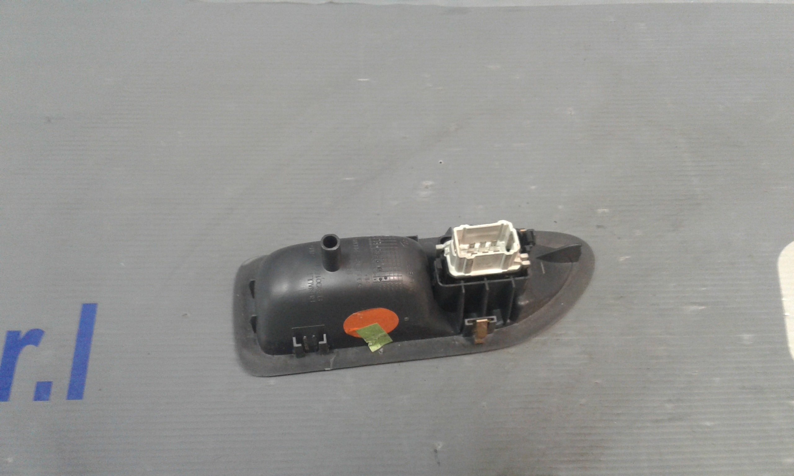 Interruttore Alzacristalli Porta Post. Destro 8200220507 Usato