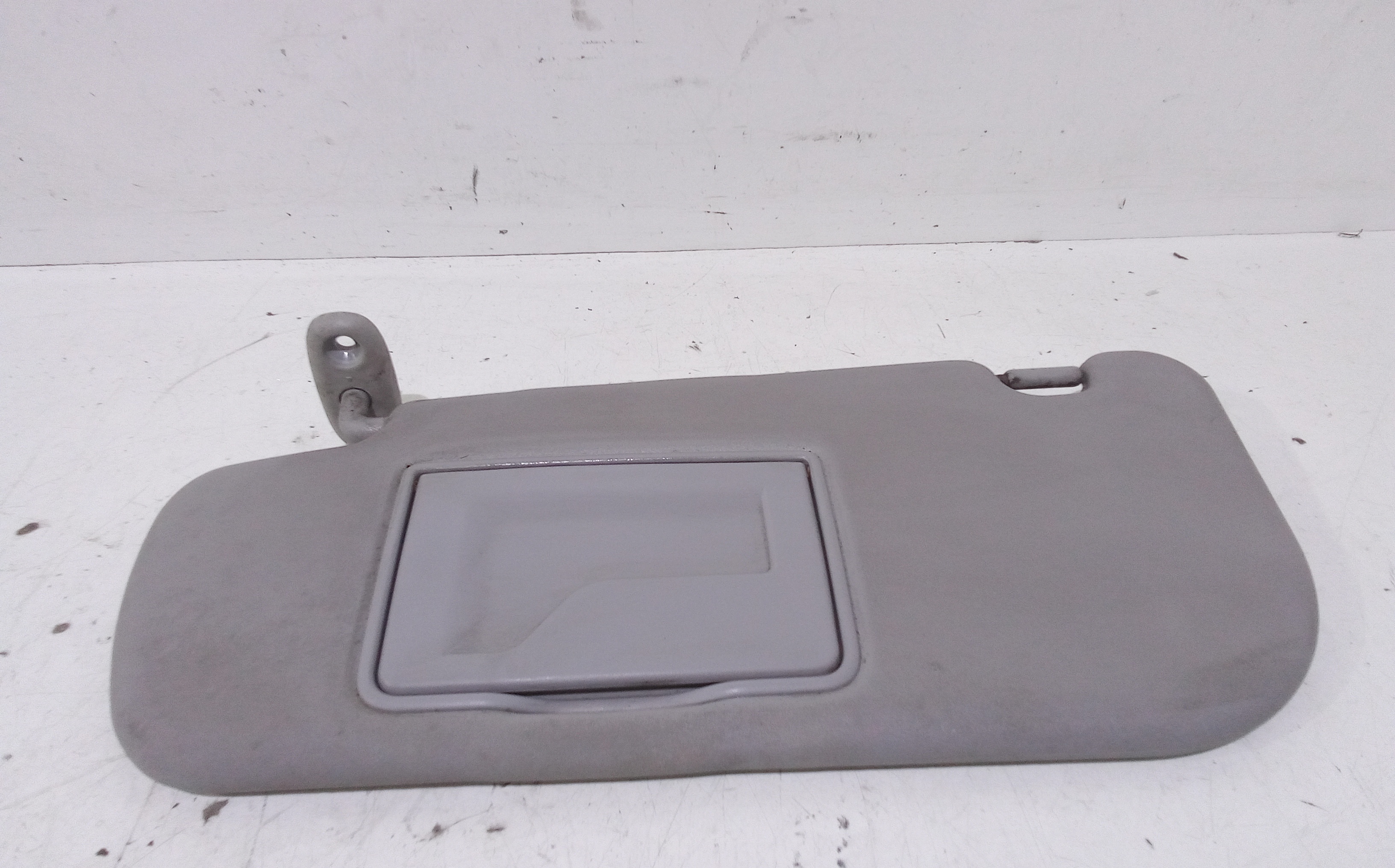 Aletta Parasole Parabrezza Sinistro 8521007130MG Usato