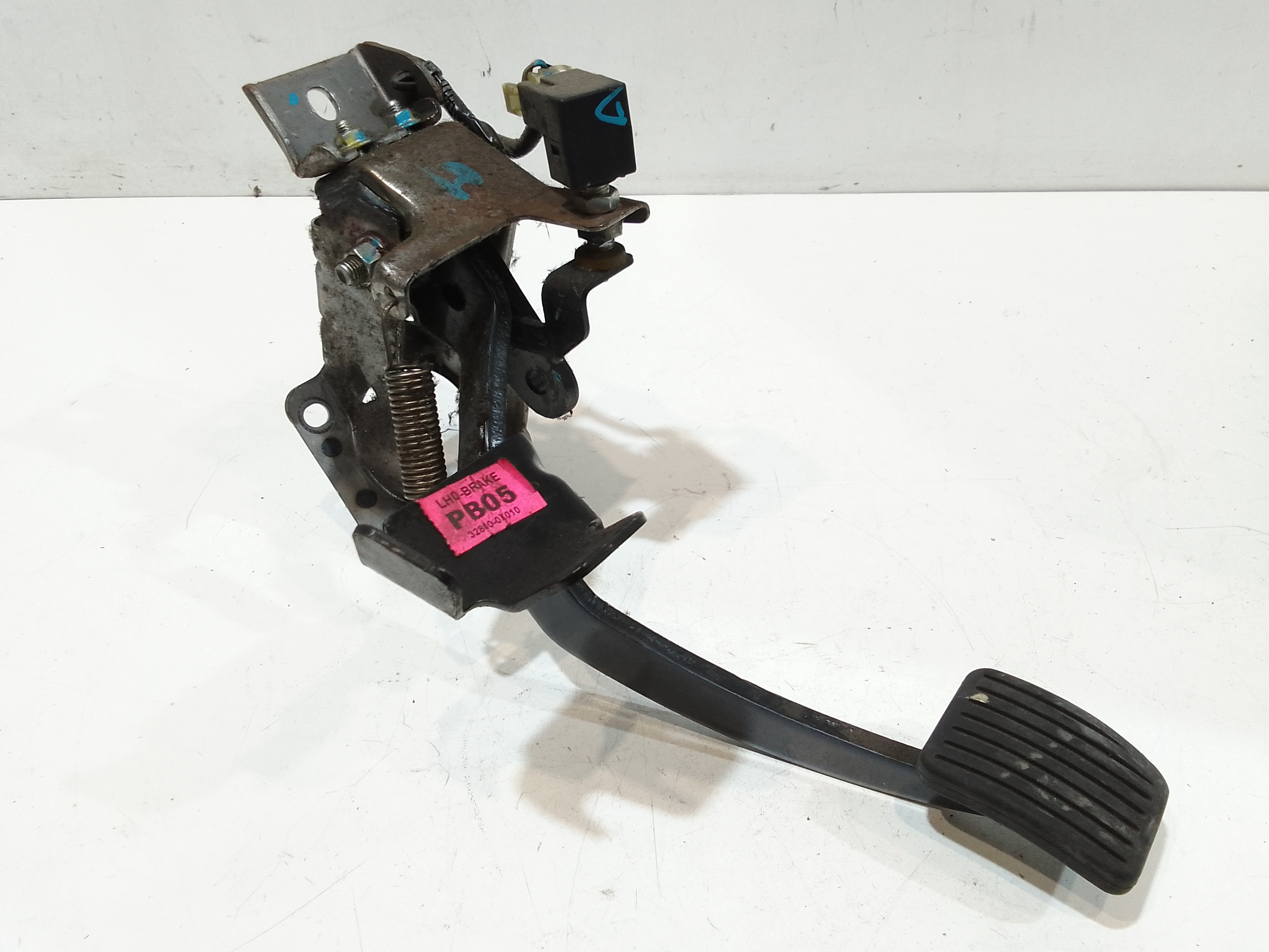 Pedale Freno 328000X020 Usato