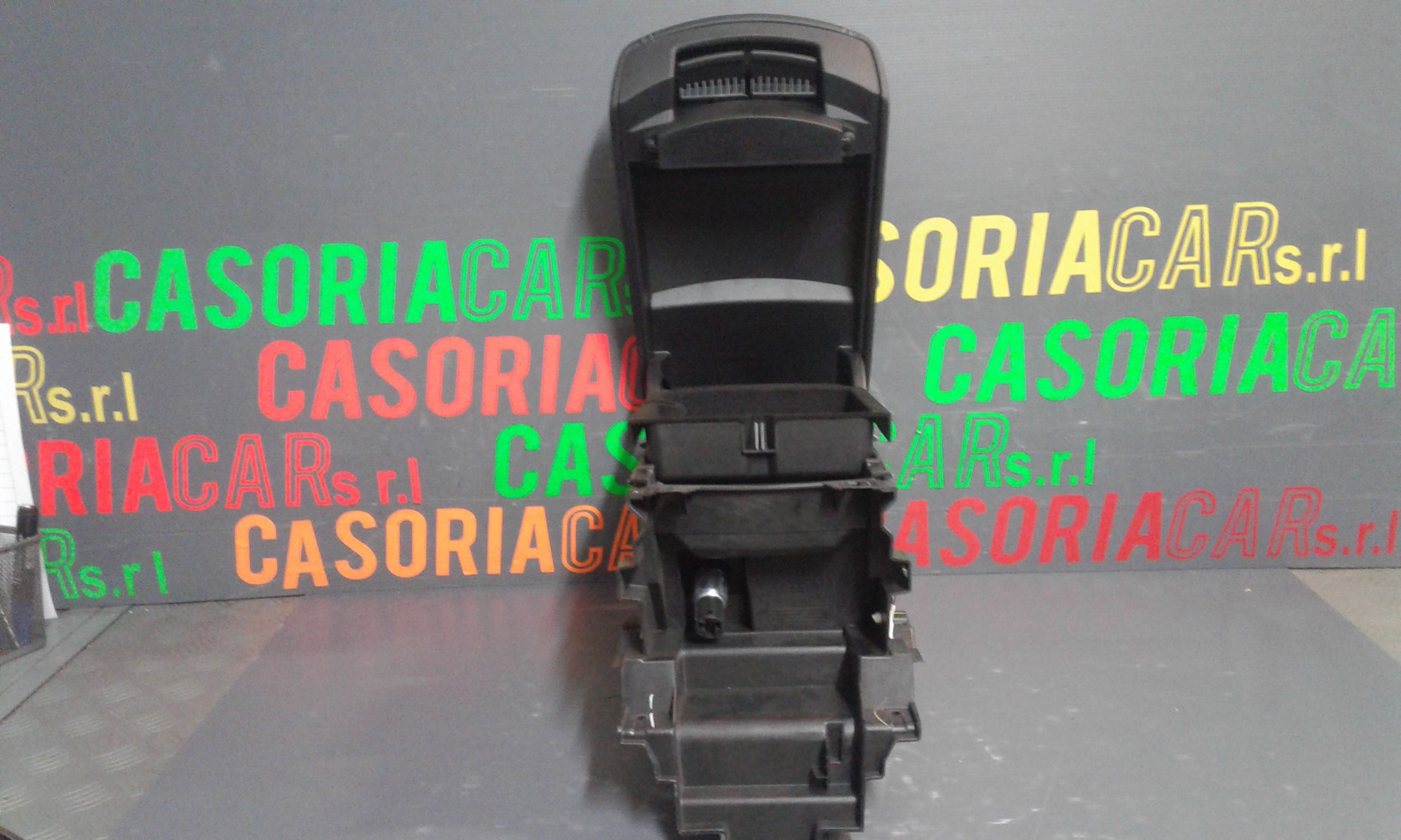 Contenitore P/appoggiabraccio Sedile Ant., Sportello Appoggiabraccio Sedile Ant., Appoggiabraccio Sedile Ant. Sinistro Usato