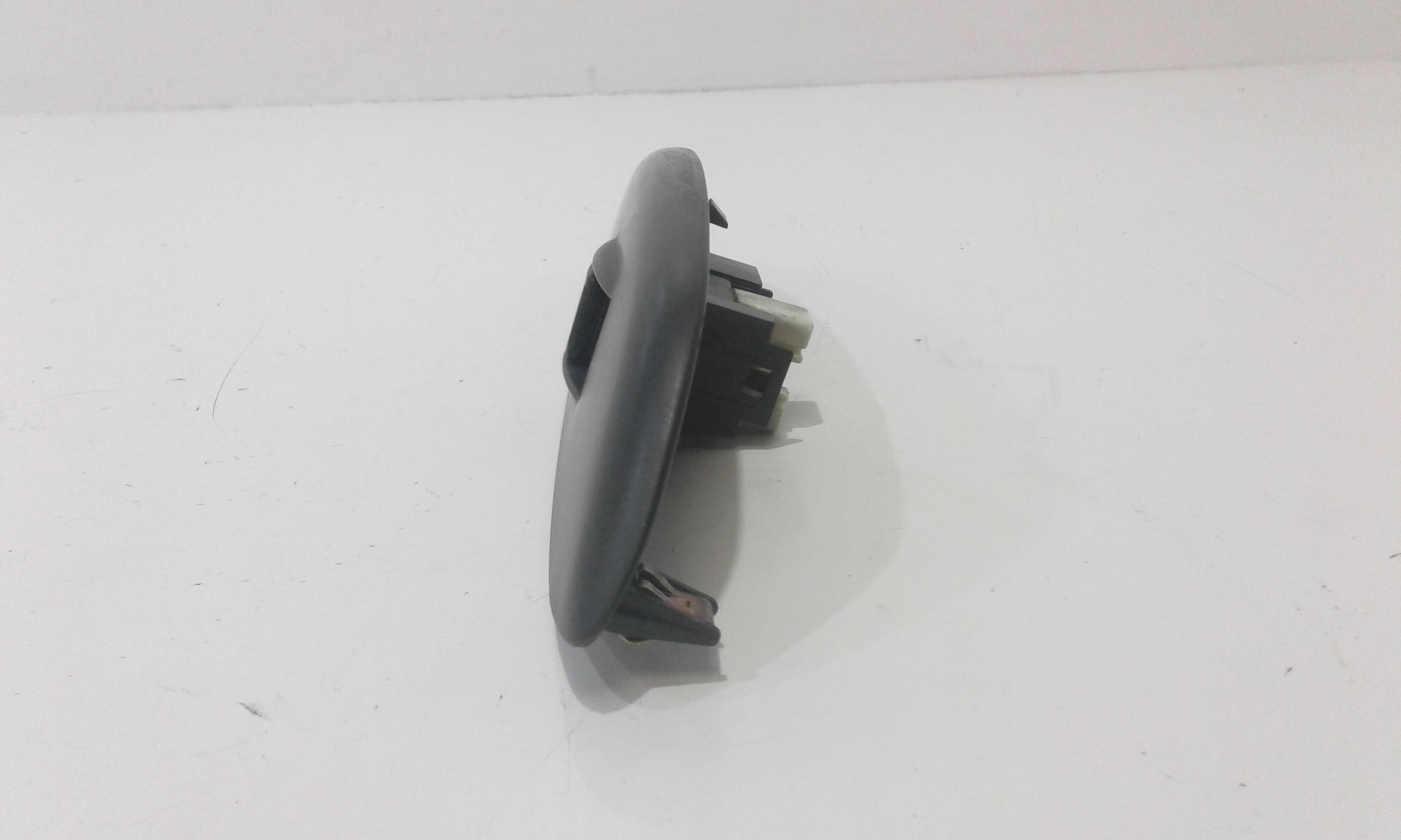 Interruttore Alzacristalli Porta Ant. Destro 848100D010 Usato