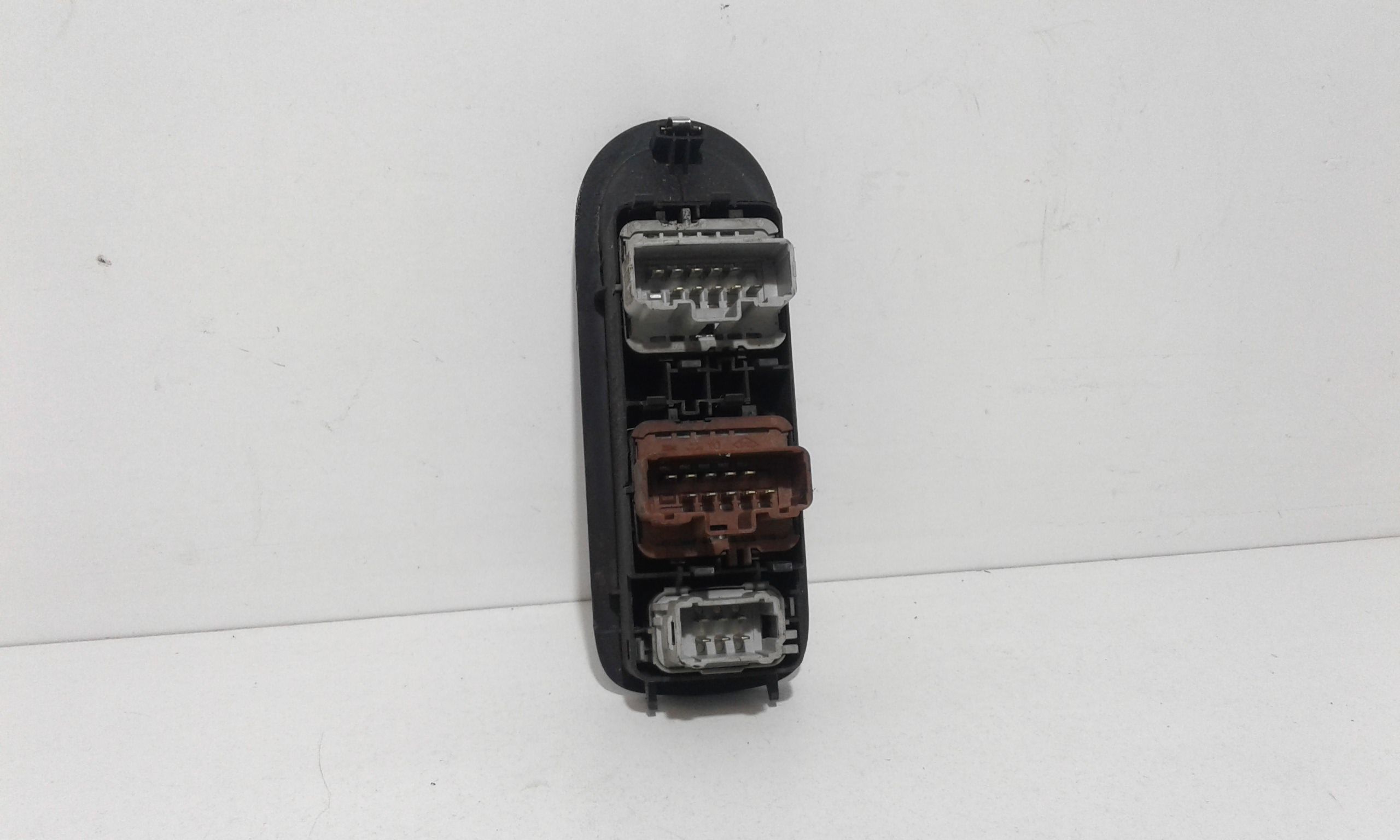 Interruttore Alzacristalli Porta Ant. Sinistro 8200107772 Usato