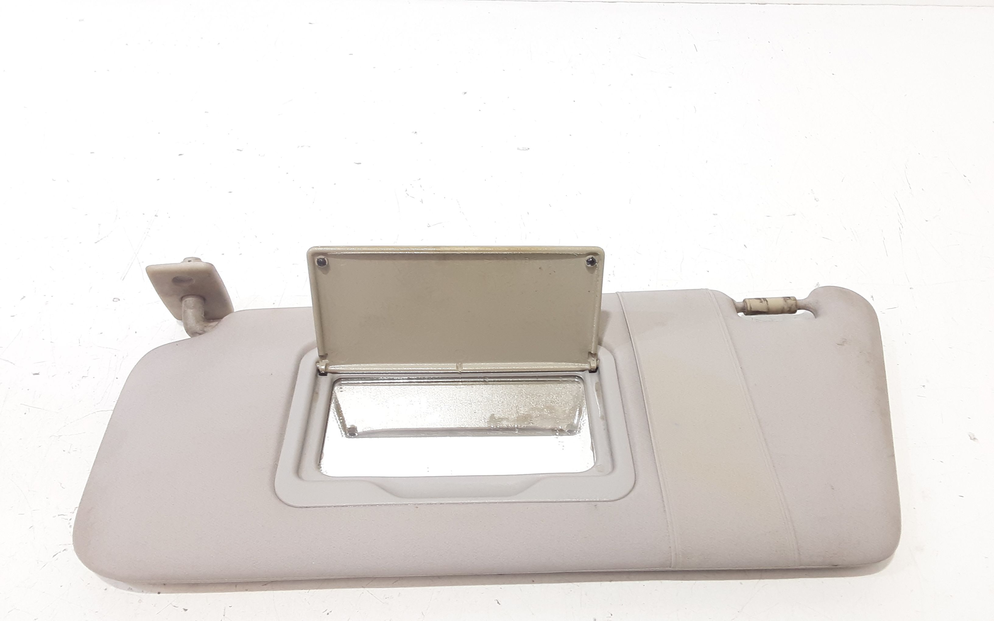 Aletta Parasole Parabrezza Sinistro A1688100110 Usato