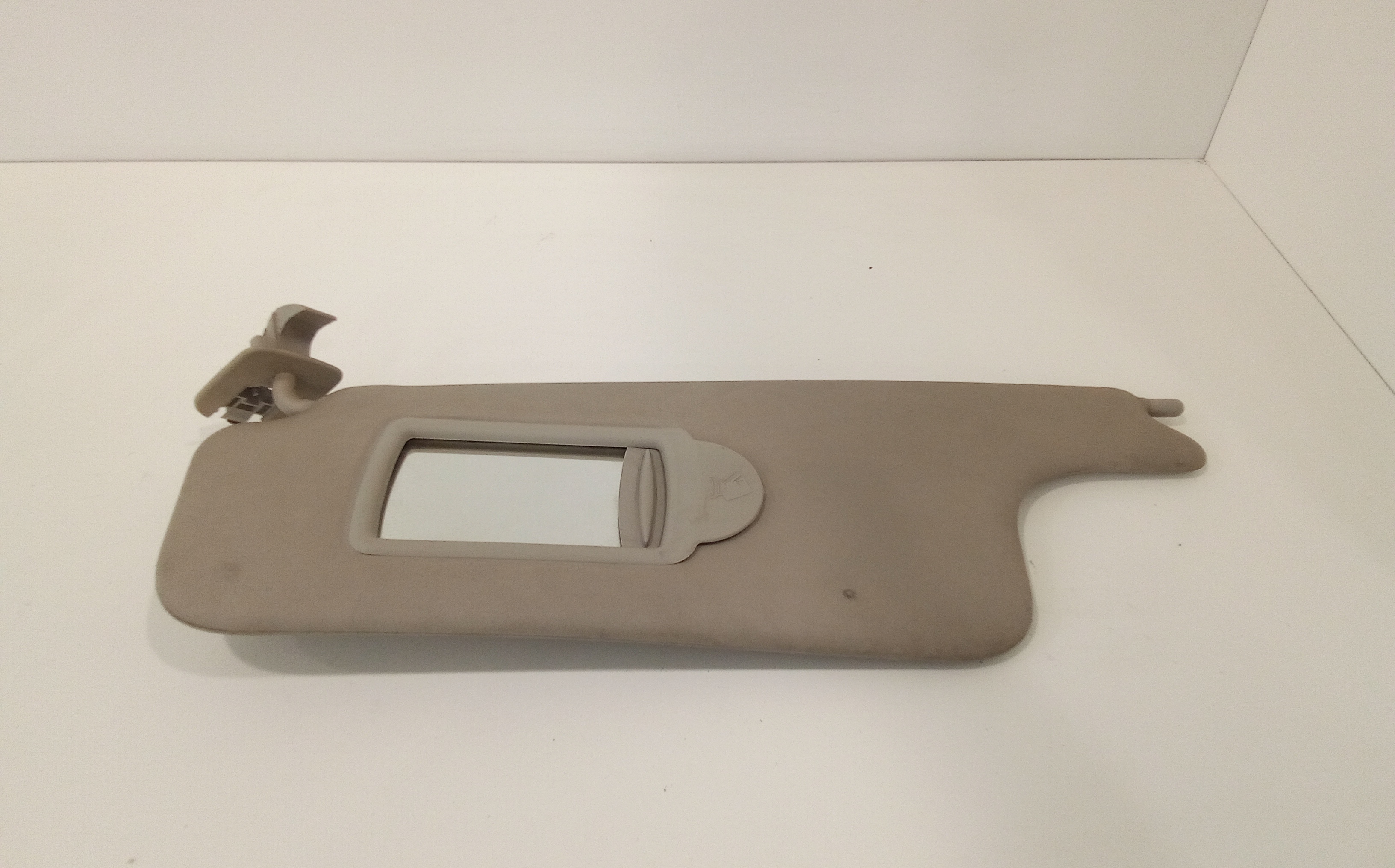 Aletta Parasole Parabrezza Sinistro 8200246823 Usato