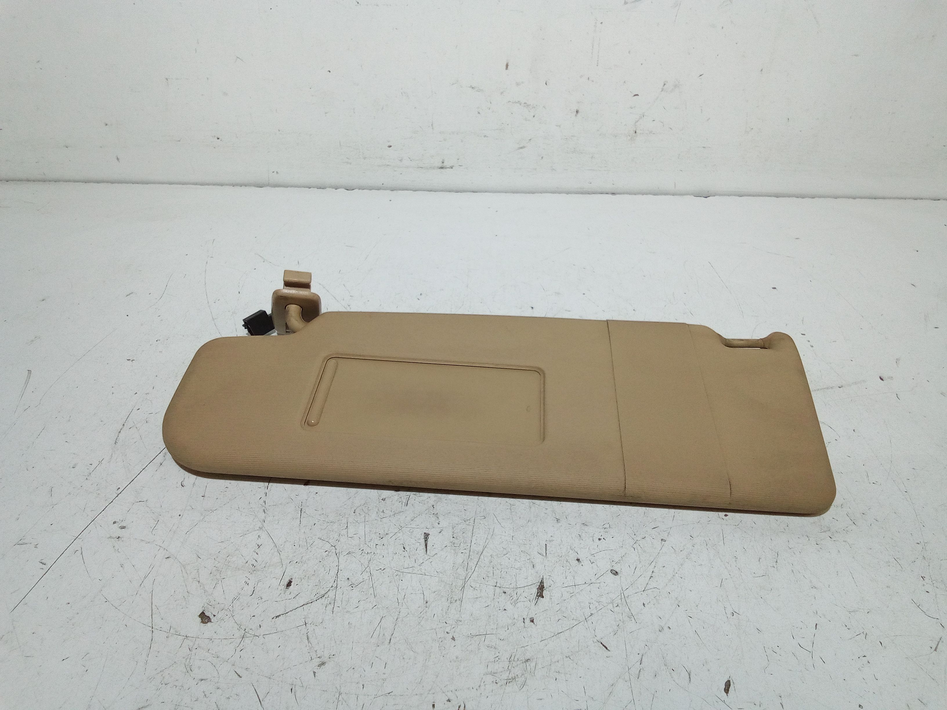 Aletta Parasole Parabrezza Sinistro 1K0857551N2F4 Usato