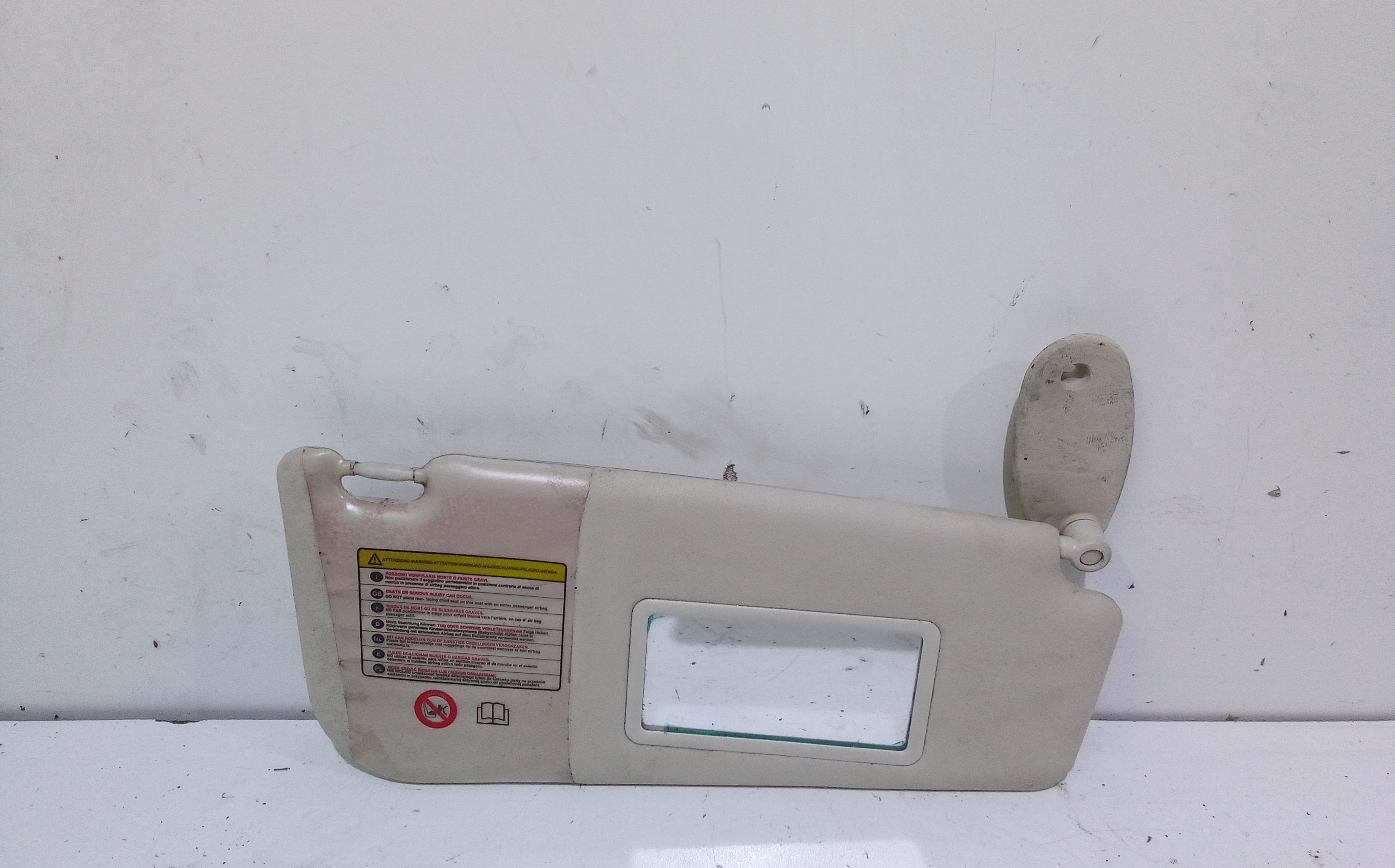 Aletta Parasole Parabrezza Destro 735411165 Usato