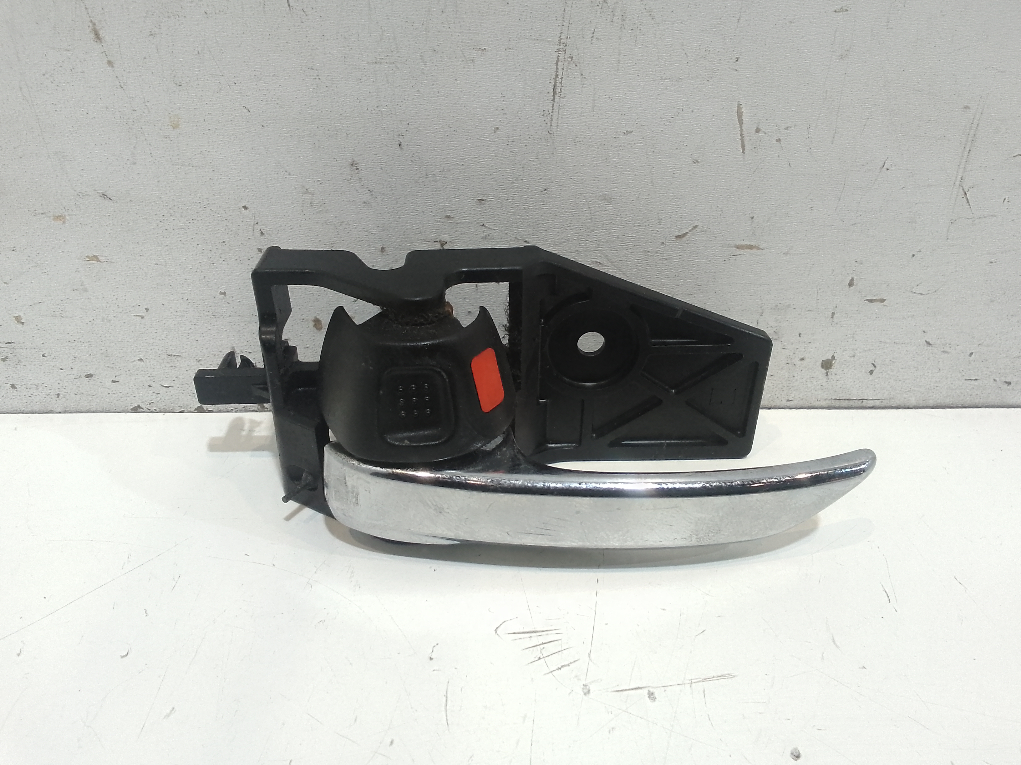 Maniglia Int. Apertura Porta Ant. Sinistro 8313062J00S1S Usato