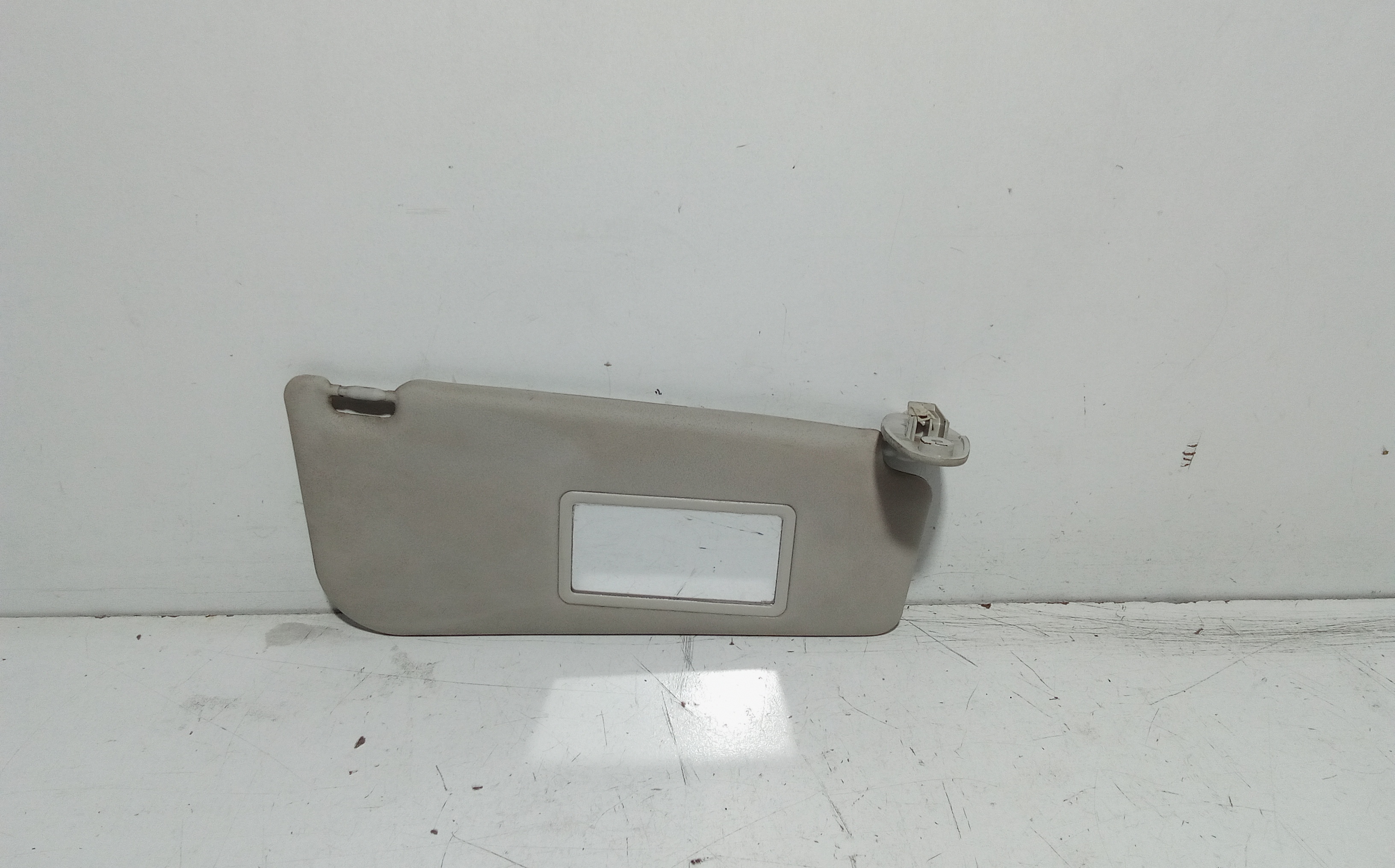 Aletta Parasole Parabrezza Destro 735338206 Usato