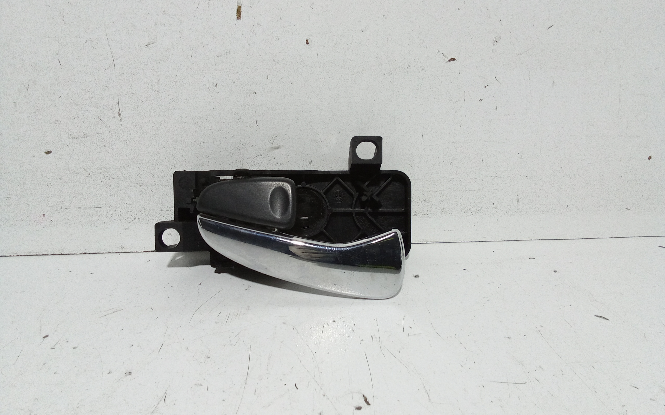 Supporto Maniglia Est. Porta Ant. Sinistro Usato