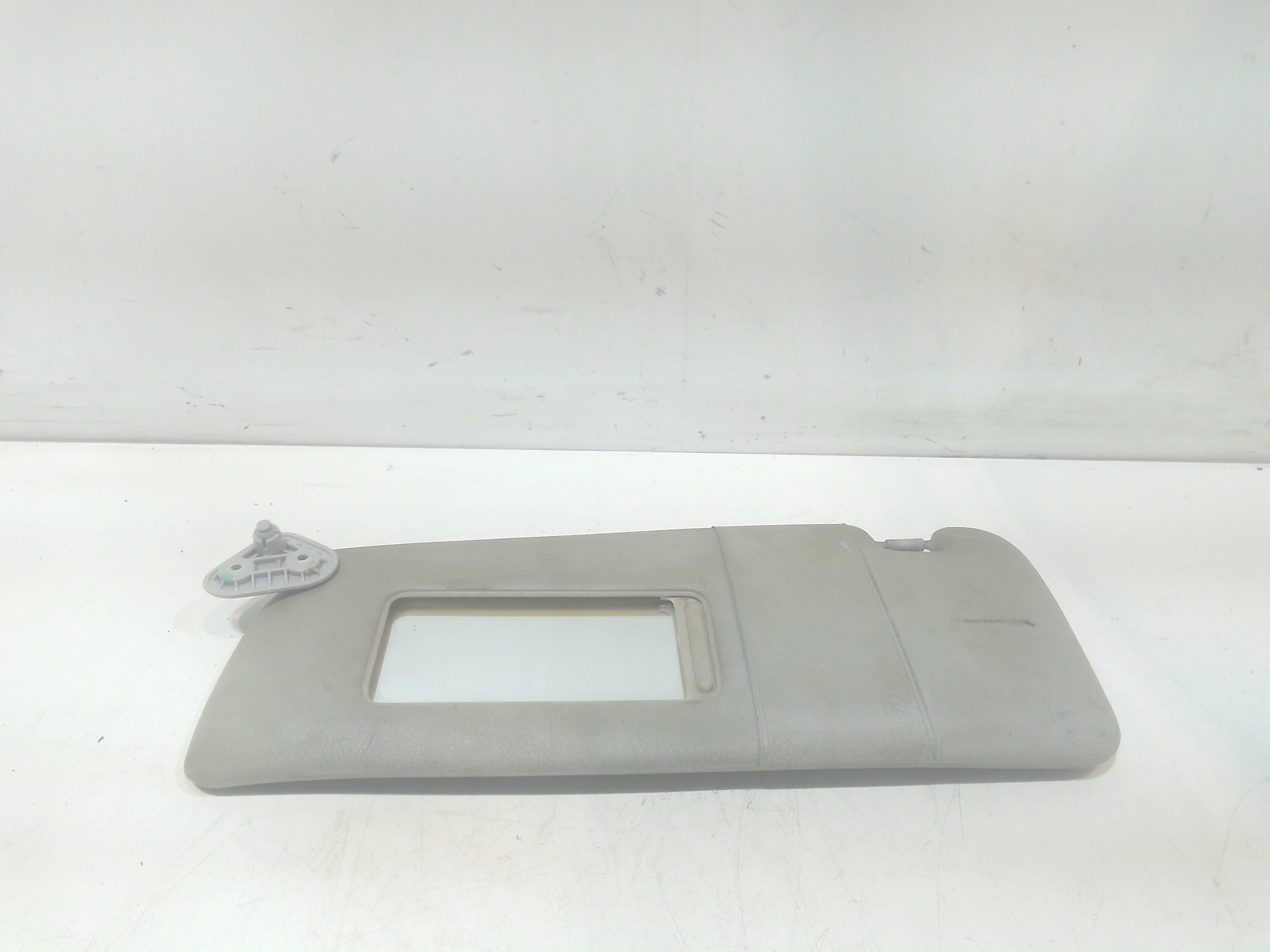 Aletta Parasole Parabrezza Sinistro 51162699047 Usato