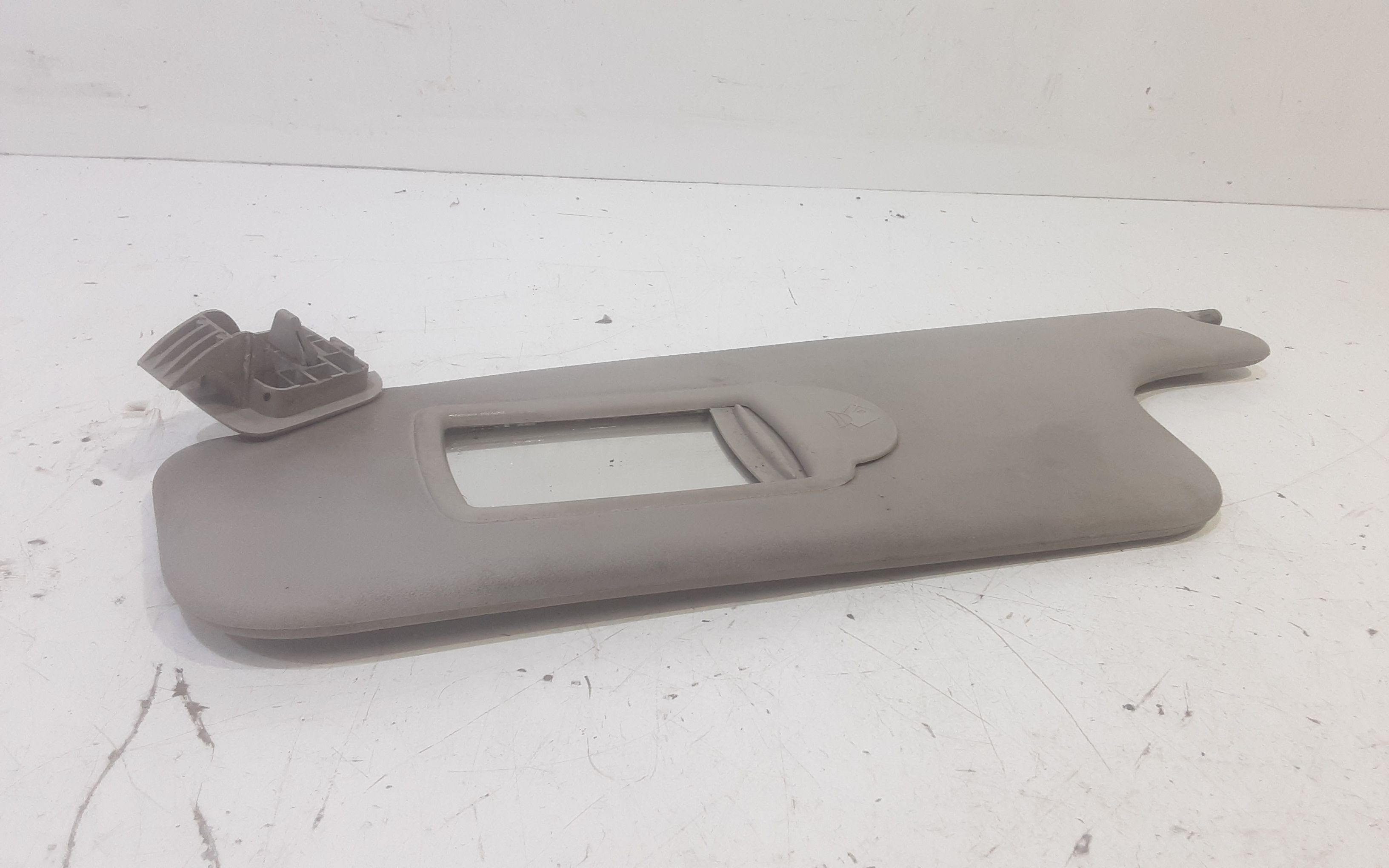 Aletta Parasole Parabrezza Sinistro 8200246823 Usato