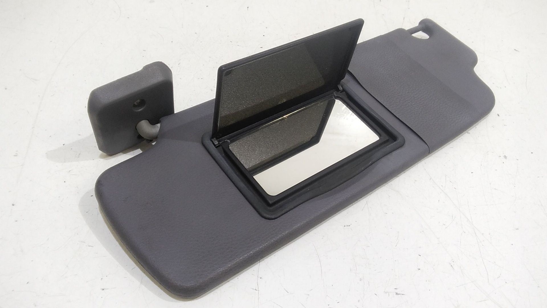 Aletta Parasole Parabrezza Sinistro 8200190790 Usato