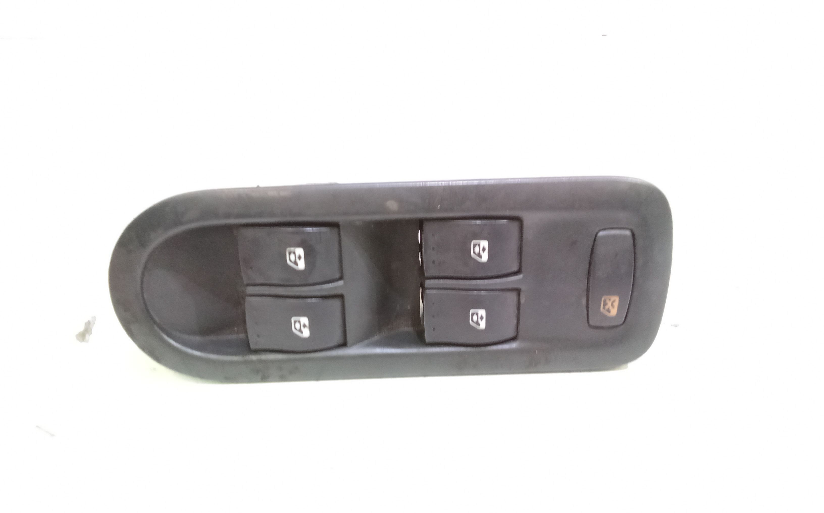 Interruttore Alzacristalli Porta Ant. Sinistro 8200107772 Usato