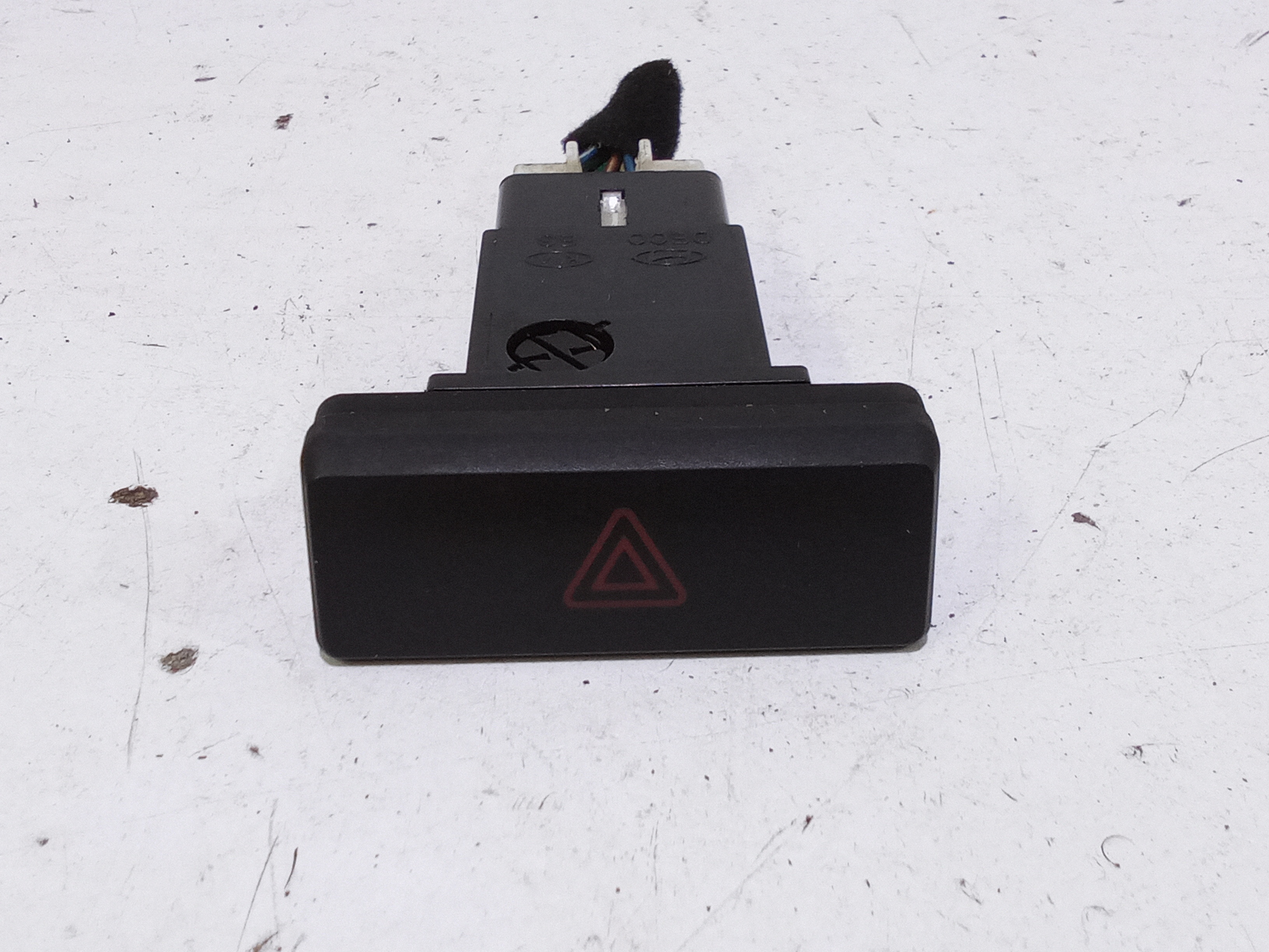 Interruttore Luci Emergenza 84776FD000 Usato