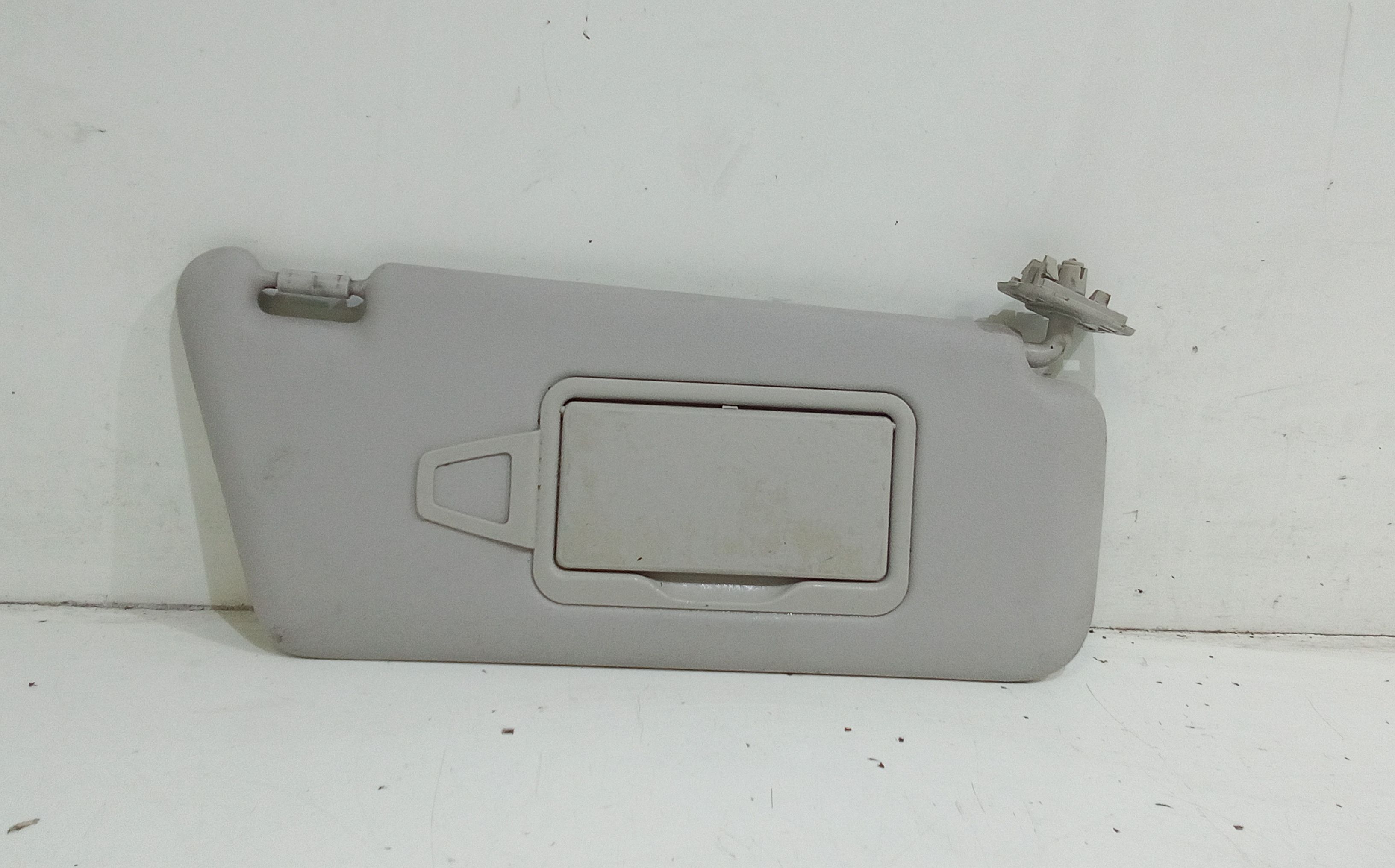 Aletta Parasole Parabrezza Destro A16981004107H48 Usato