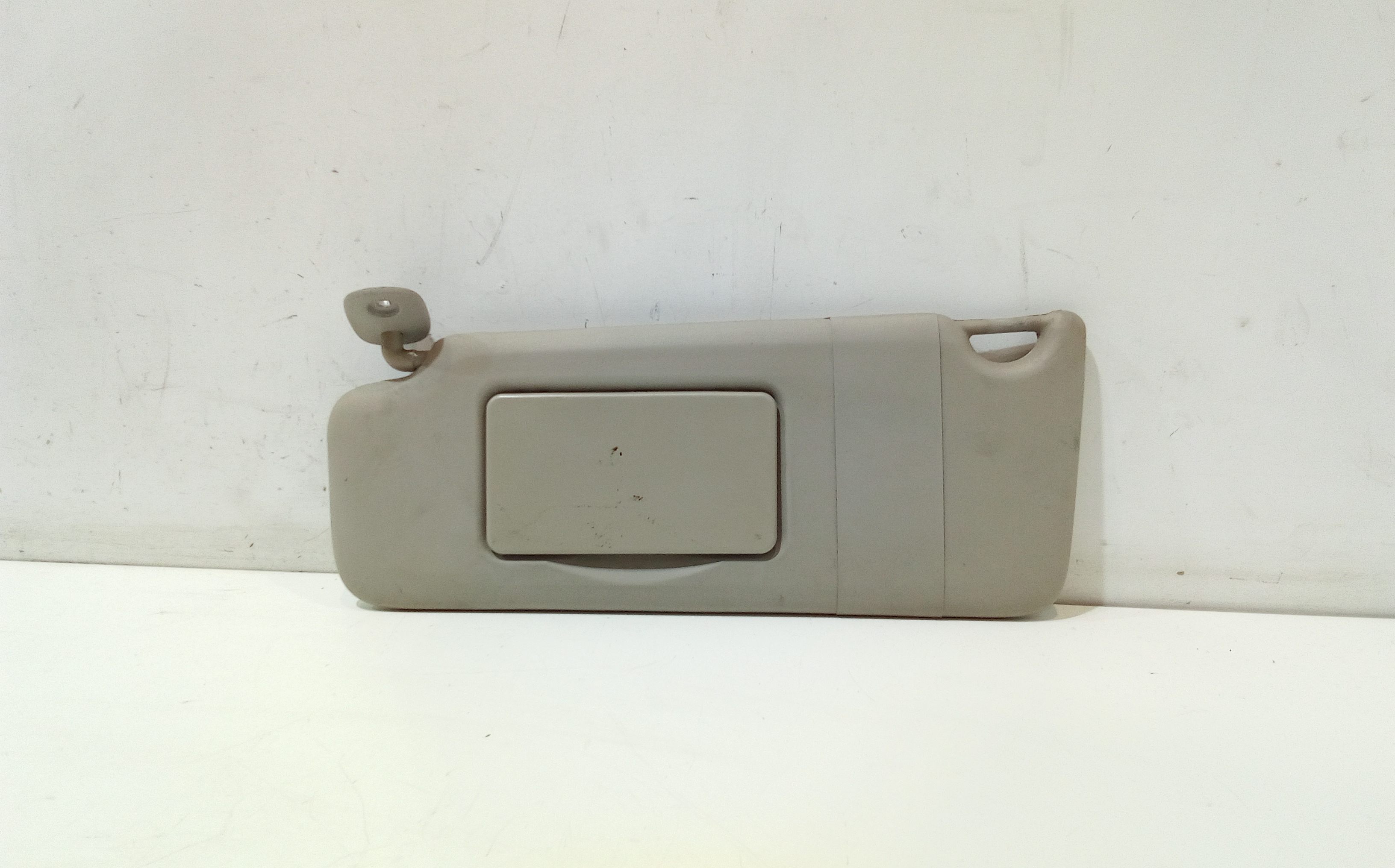 Aletta Parasole Parabrezza Sinistro 8200385101 Usato