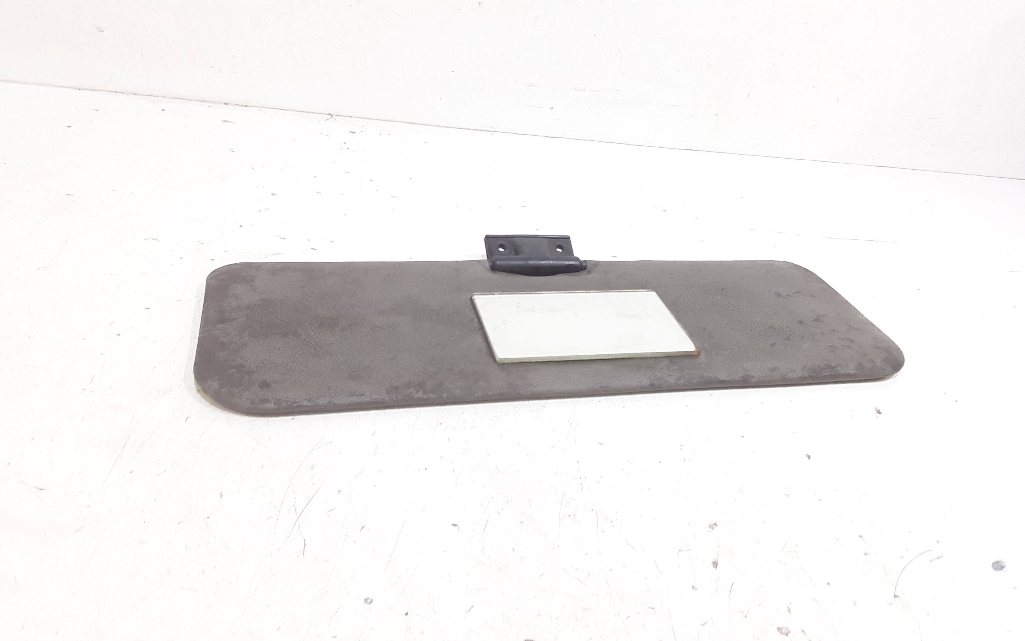 Aletta Parasole Parabrezza Sinistro 182427480 Usato