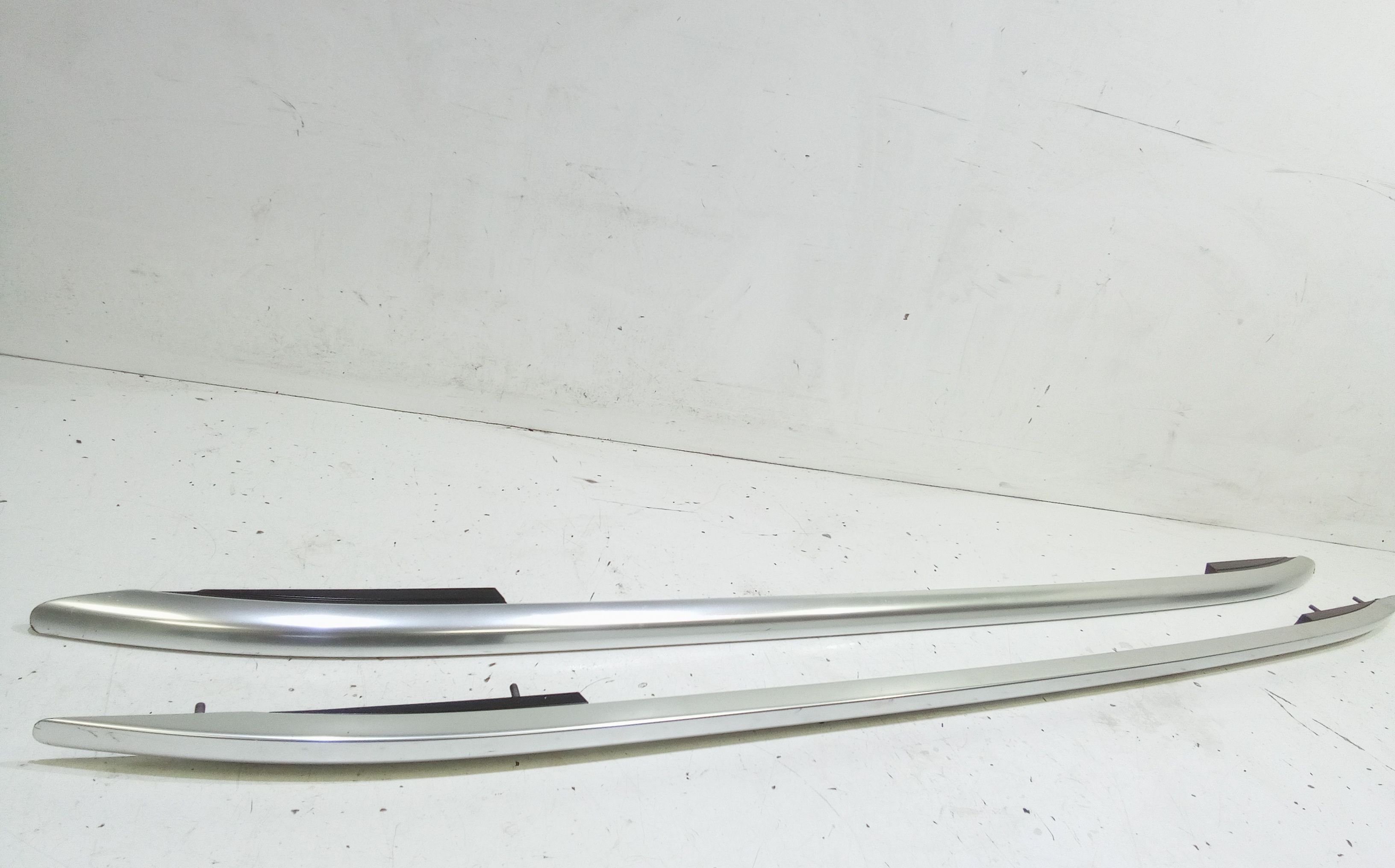 Barre Portatutto Per Mancorrente Tetto Destro + Barre Portatutto Per Mancorrente Tetto Sinistro Usato