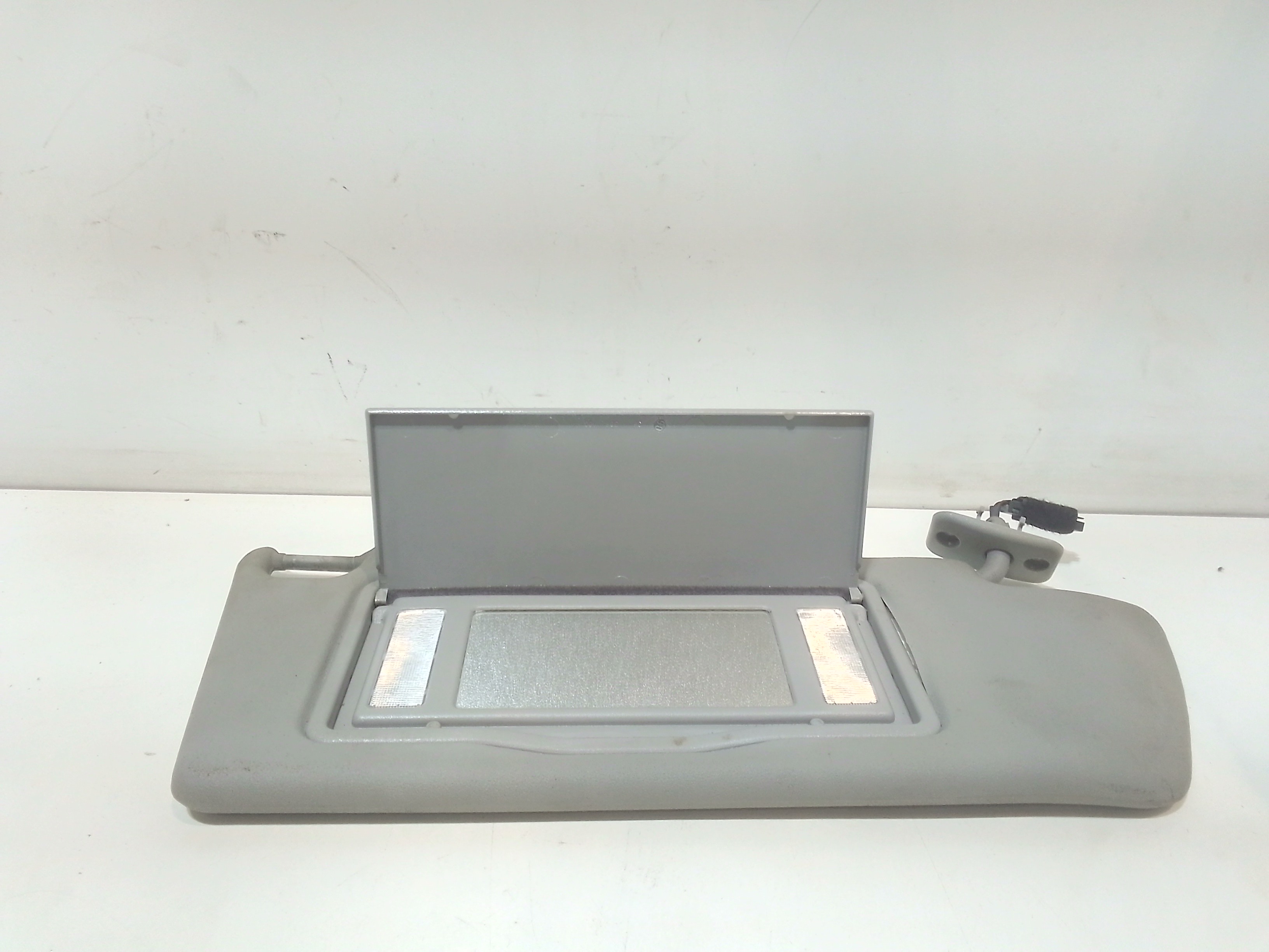 Aletta Parasole Parabrezza Destro 13234247 Usato