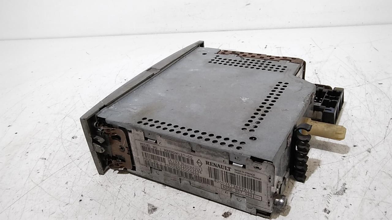 Autoradio 8200367488 Usato