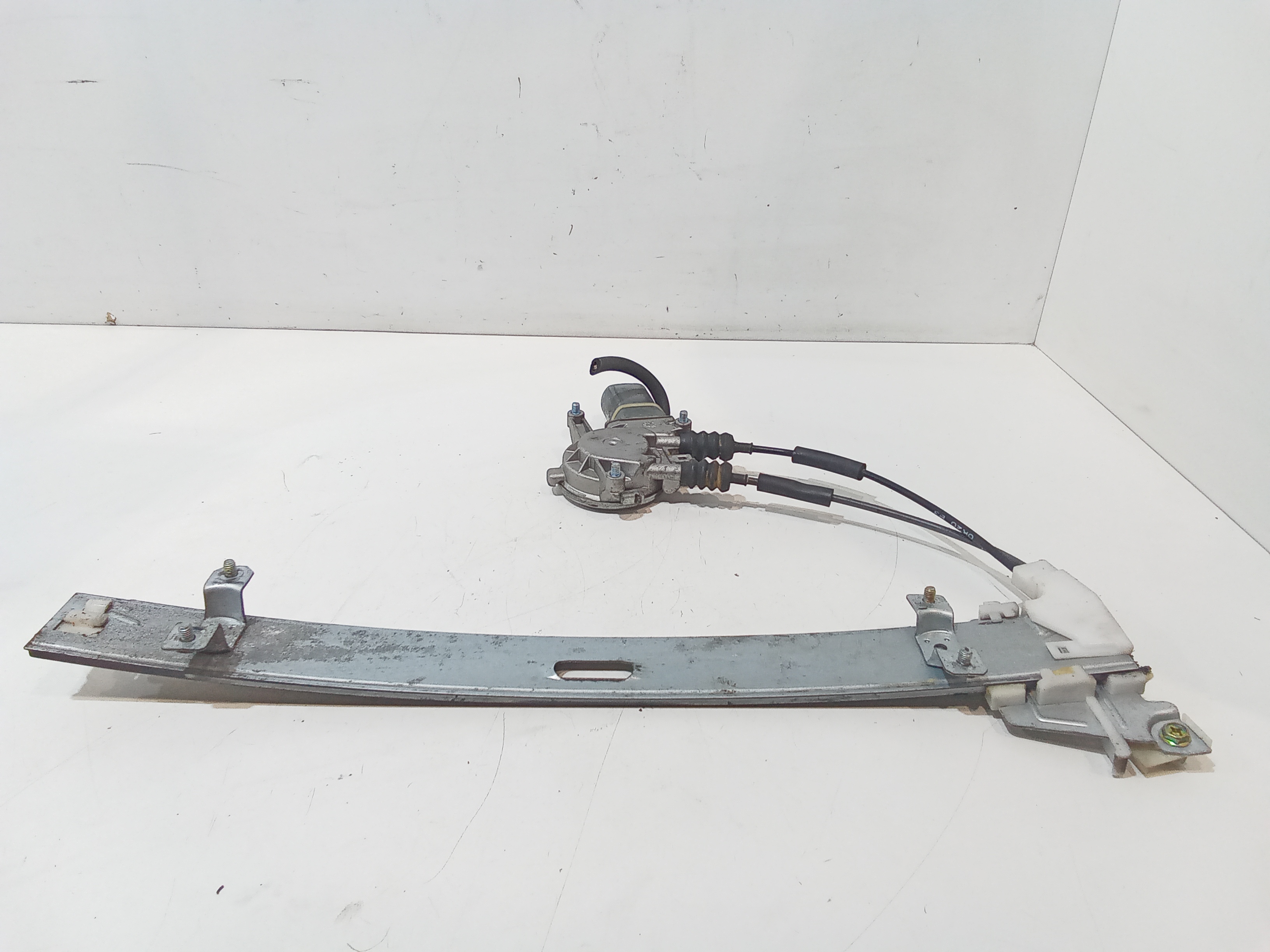 Alzacristallo Porta Ant. Destro 0K30A58560B Usato