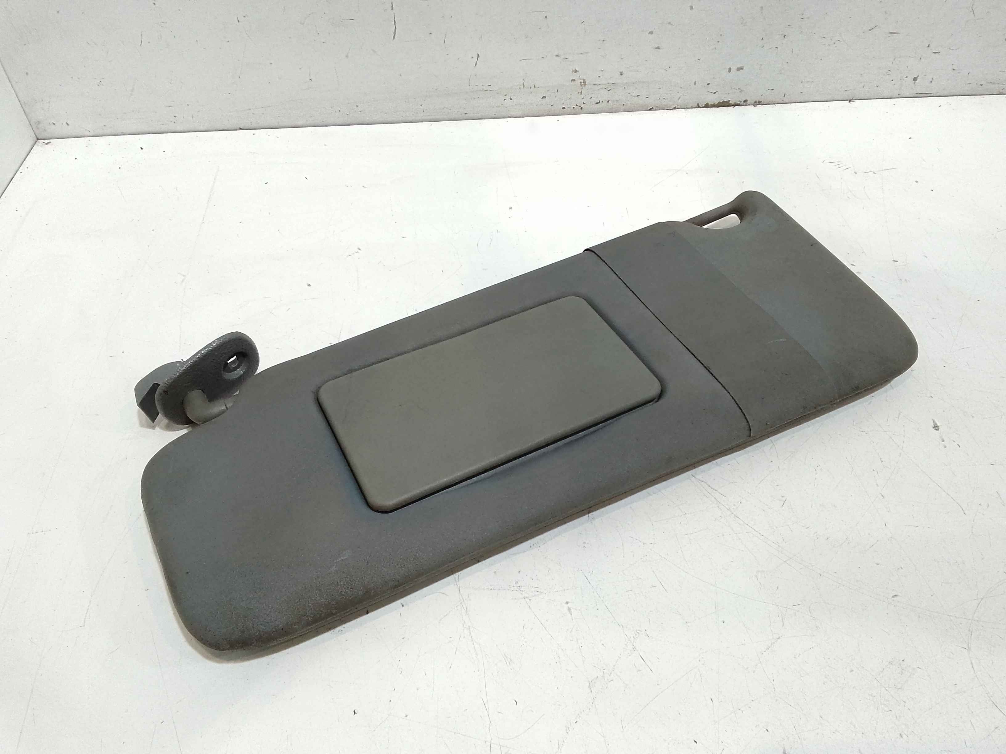 Aletta Parasole Parabrezza Sinistro 8200249085 Usato