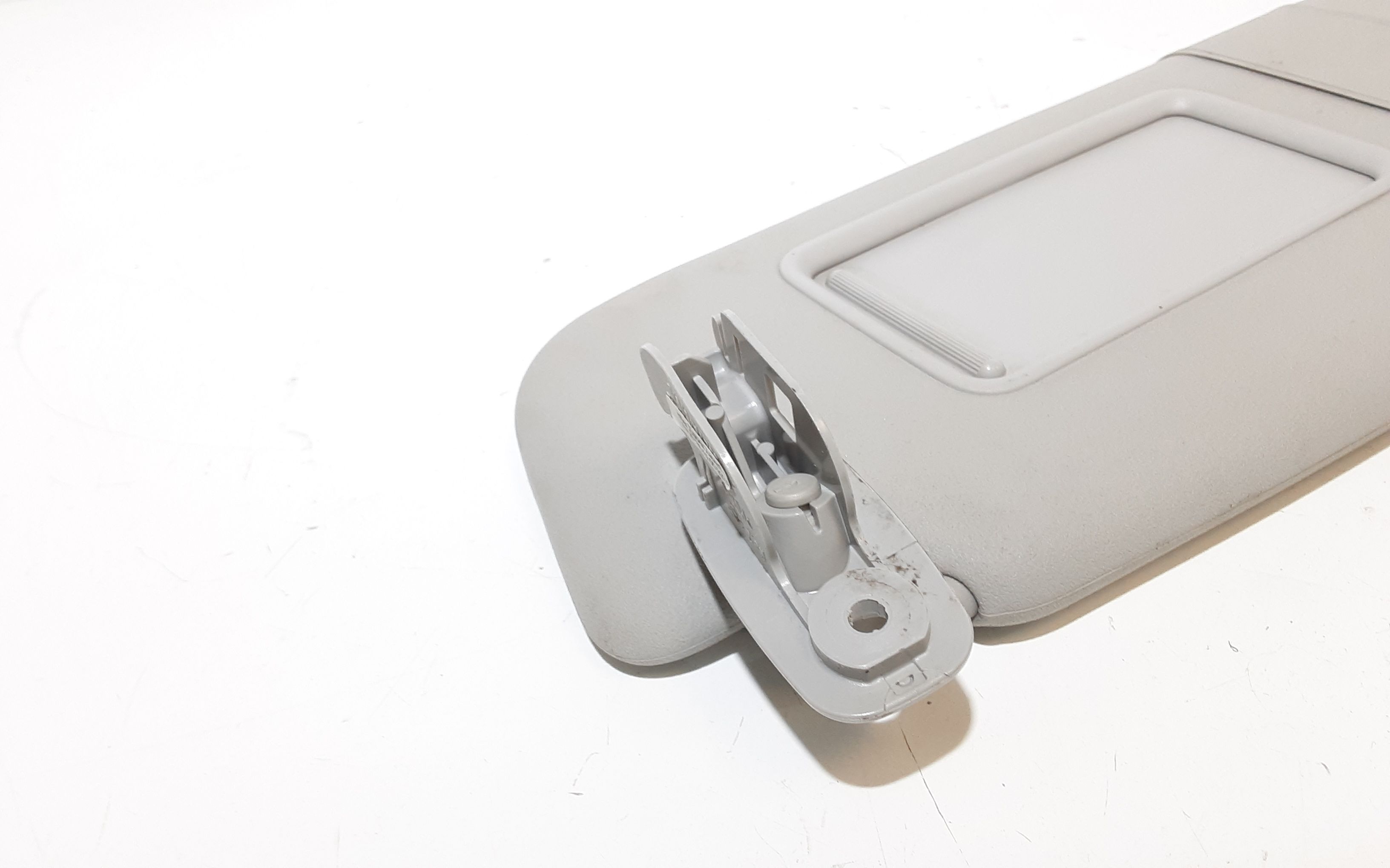 Aletta Parasole Parabrezza Destro 8P08575525B9 Usato