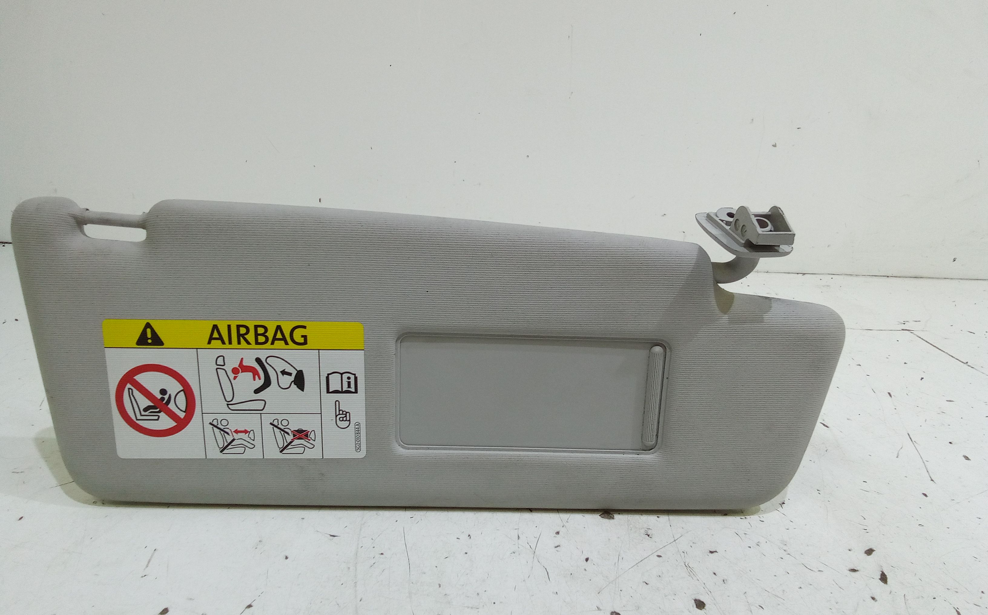 Aletta Parasole Parabrezza Destro 1T0857552J2F4 Usato