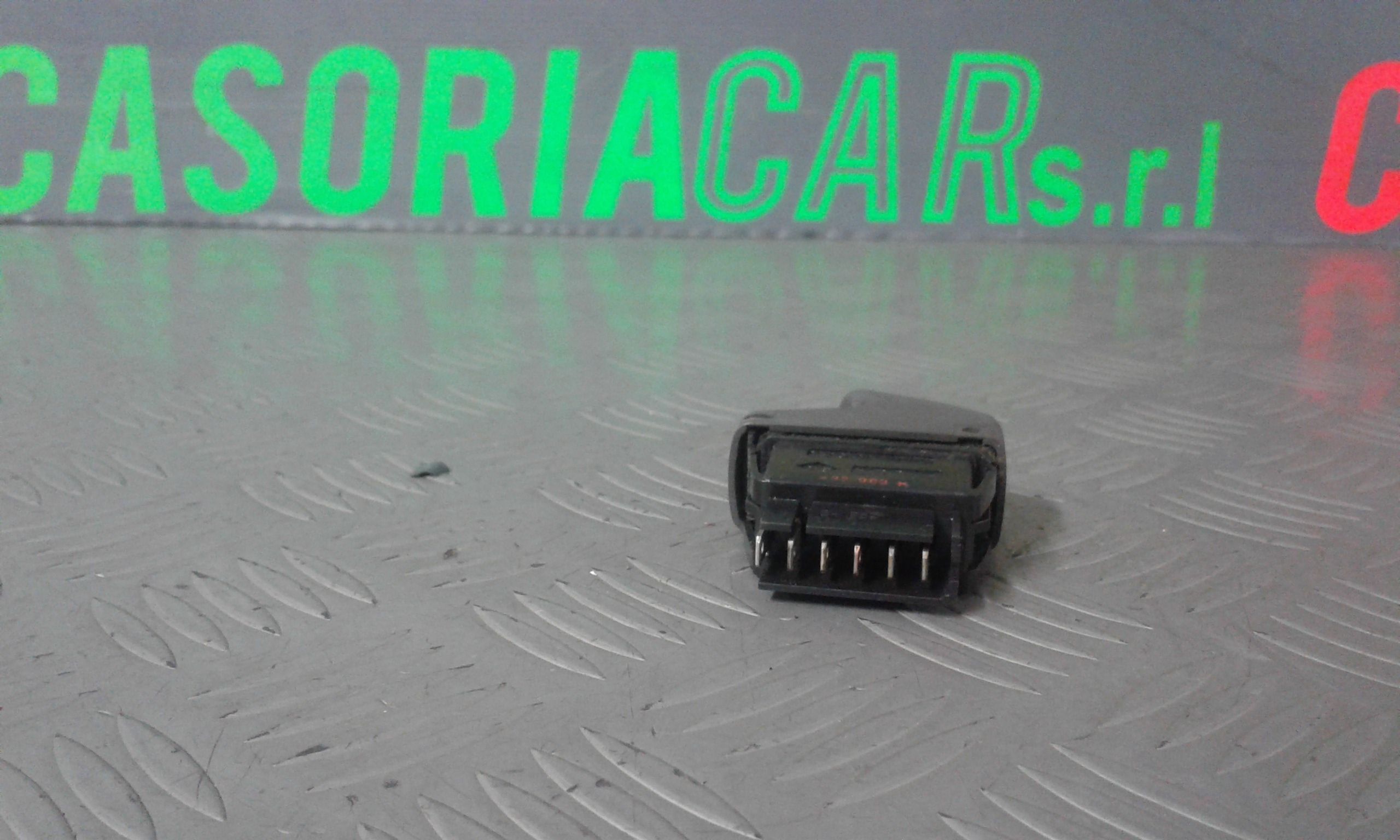 Interruttore Alzacristalli Porta Ant. Destro 7700432963 Usato