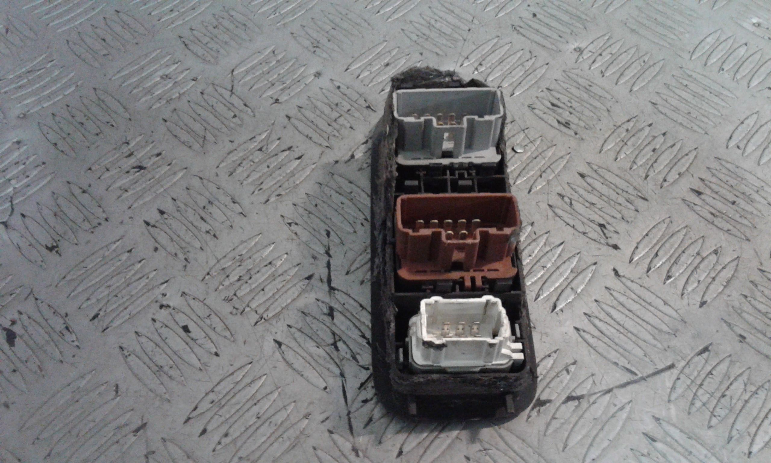 Interruttore Alzacristalli Porta Ant. Sinistro 8200107772 Usato