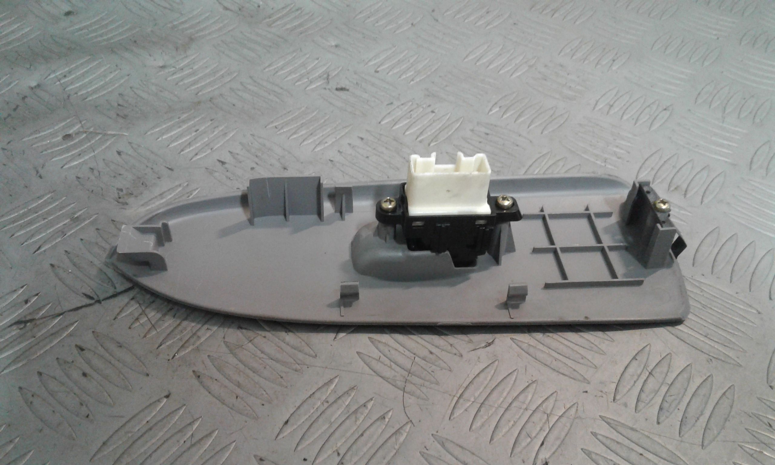 Interruttore Alzacristalli Porta Ant. Destro Usato