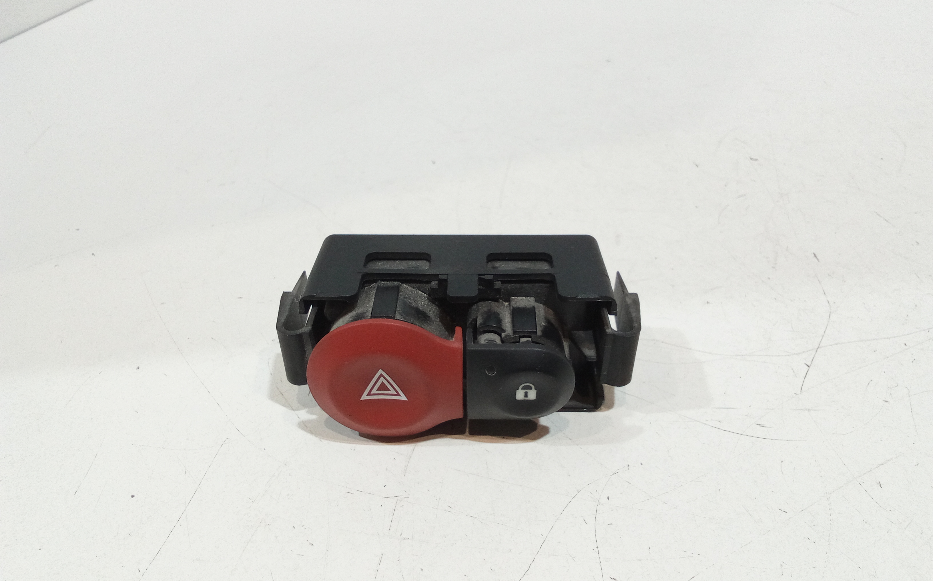 Interruttore Luci Emergenza 252103766R Usato