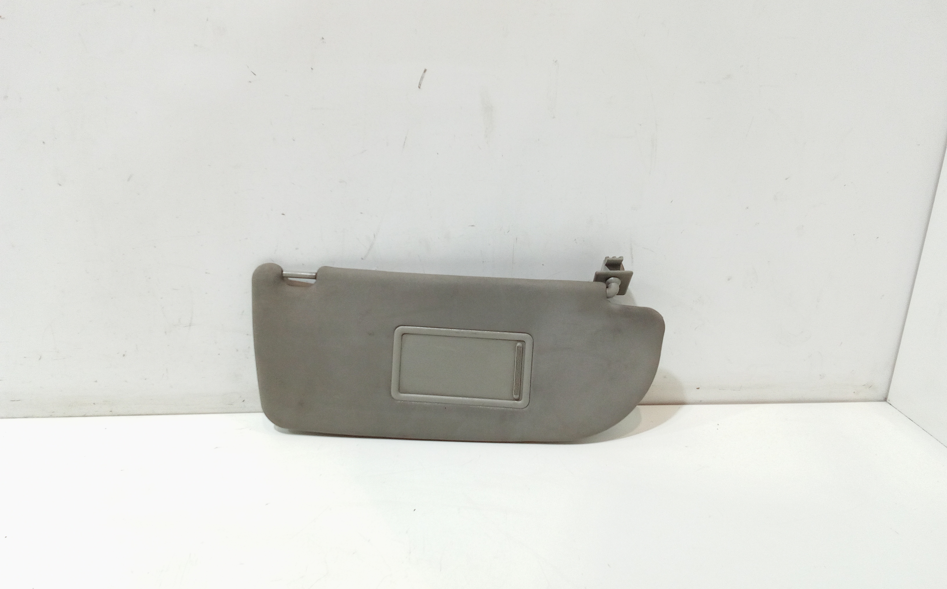 Aletta Parasole Parabrezza Destro 735314225 Usato