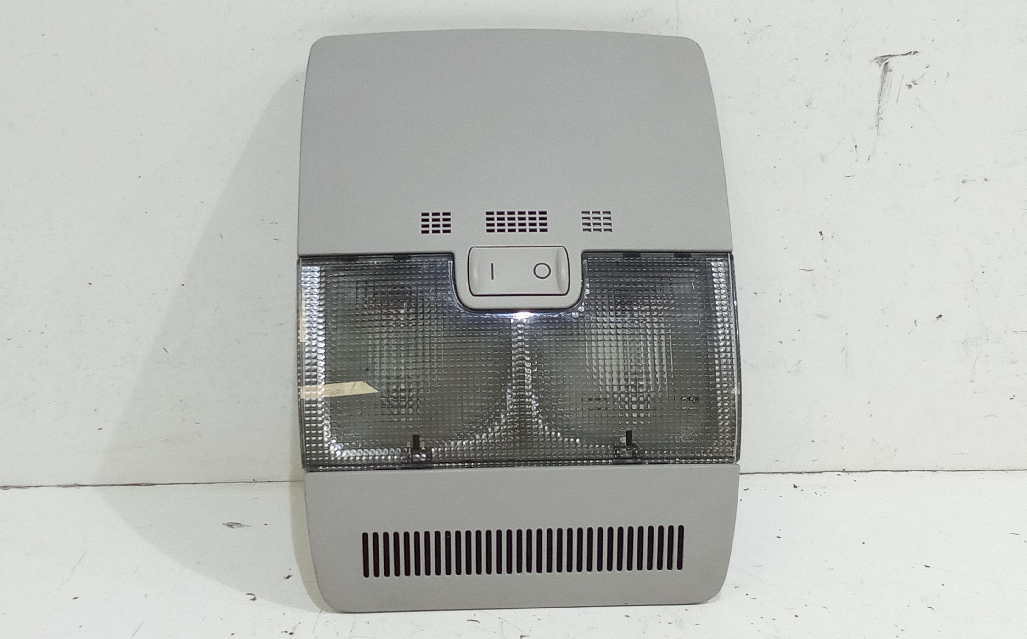 Luce Cortesia Ant. Tetto 8P09471066PS Usato