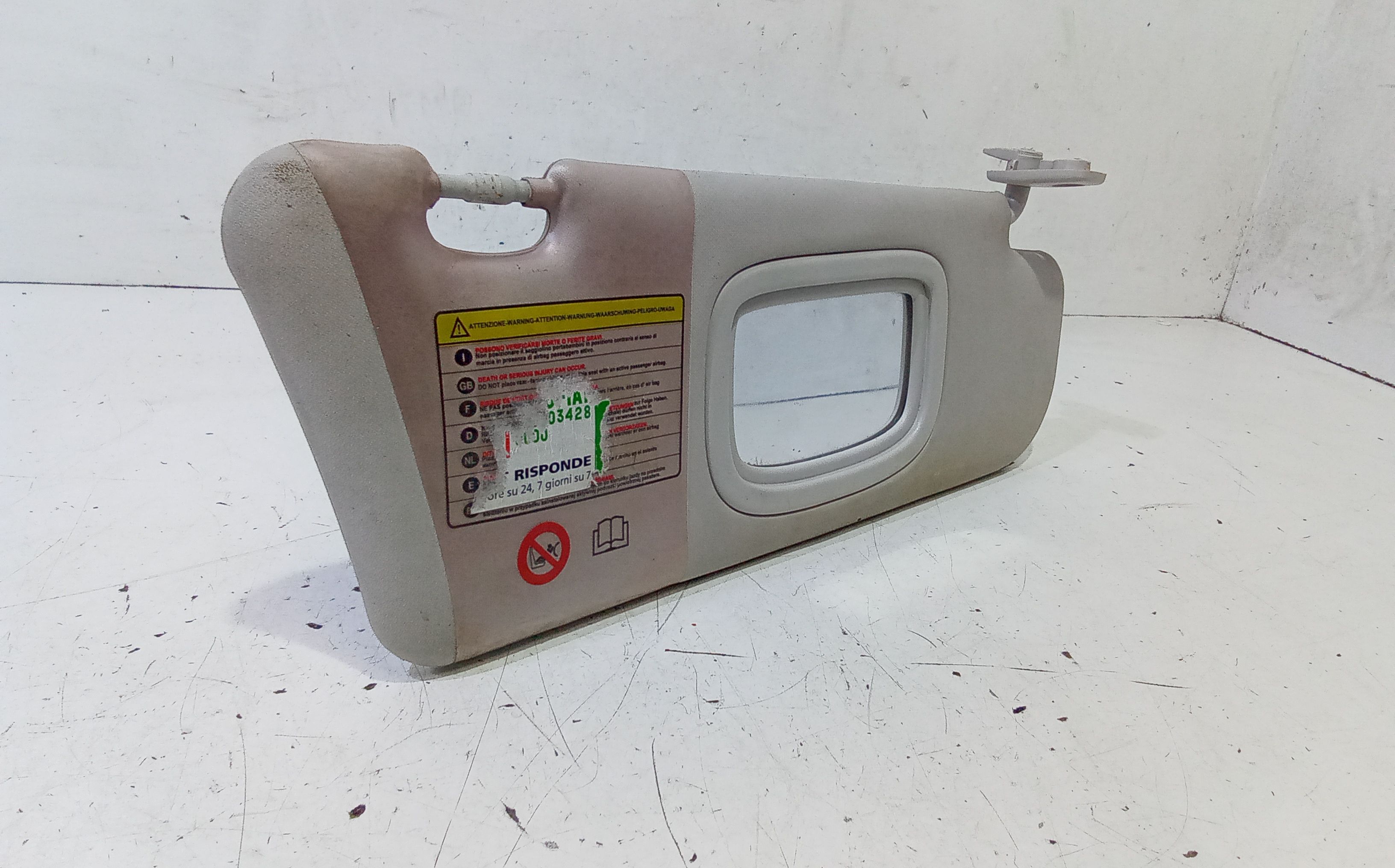 Aletta Parasole Parabrezza Destro 735420218 Usato