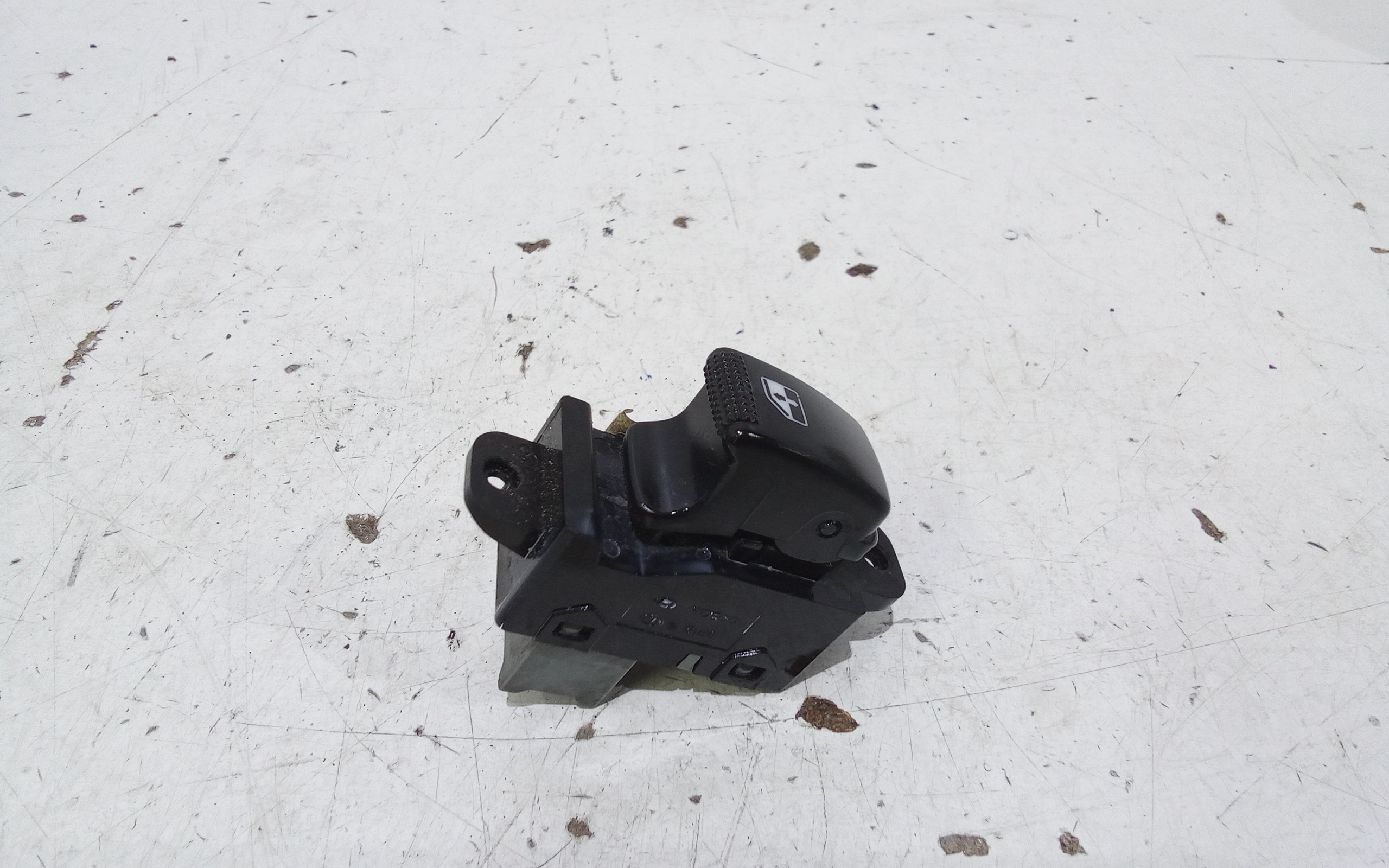 Interruttore Alzacristalli Porta Post. Destro 9358007000 Usato